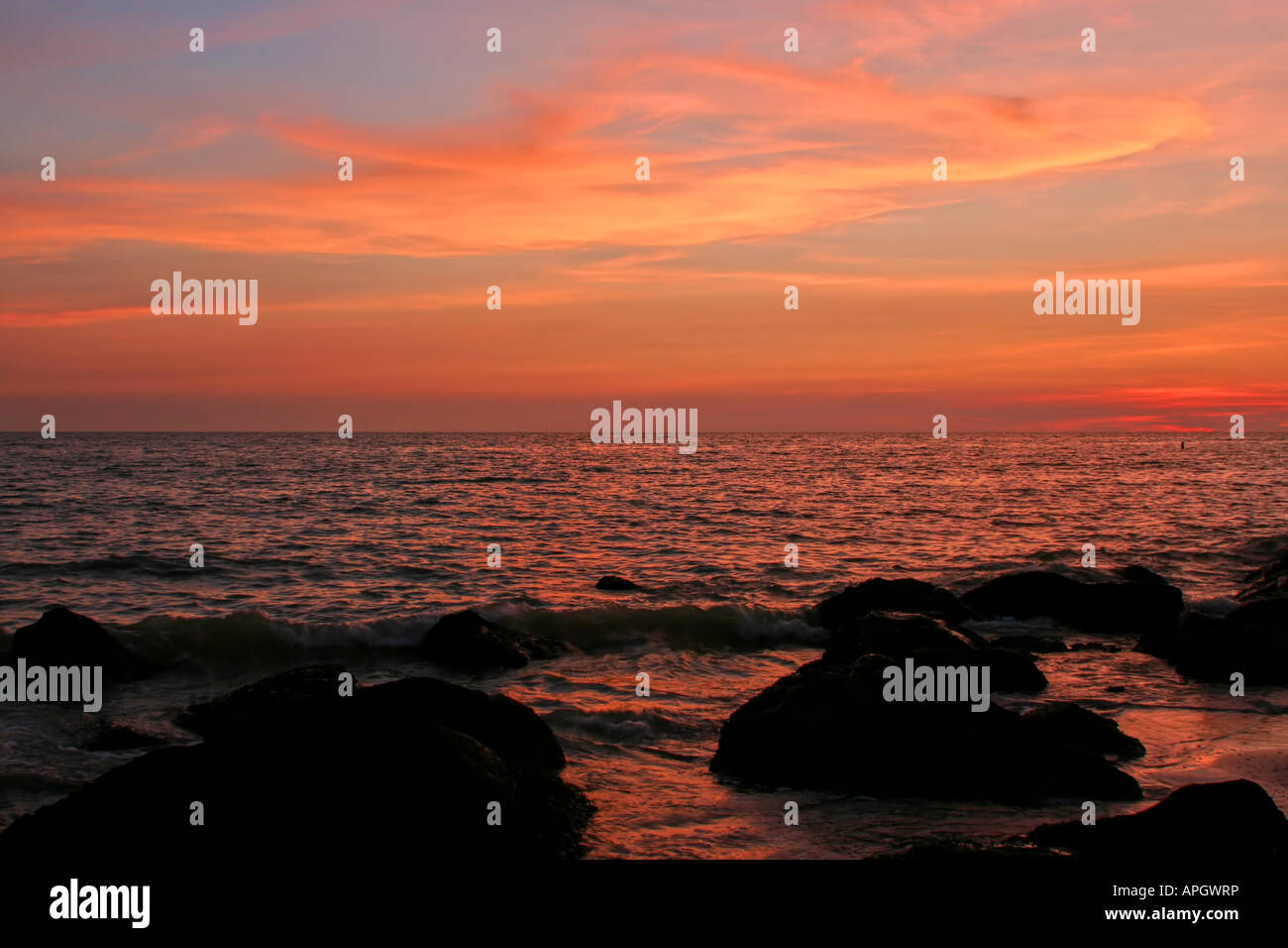 Viva il tramonto e rocce sulla costa del Golfo della Florida Foto Stock