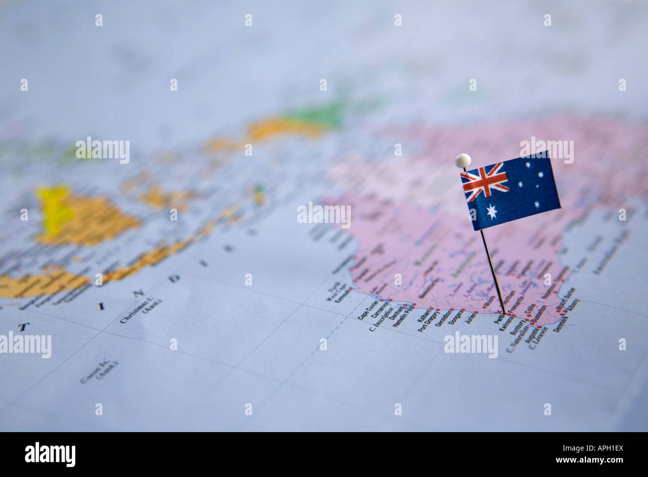Bandiera perno posto sulla mappa del mondo in Perth Australia Foto Stock