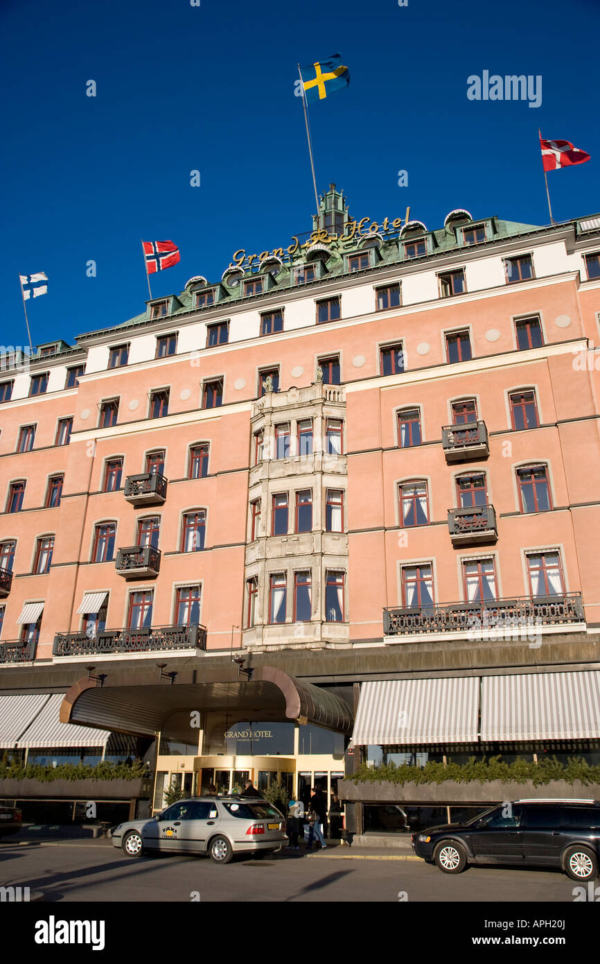 Facciata del famoso Grand Hotel di Stoccolma in tardo pomeriggio di sole in gennaio Foto Stock