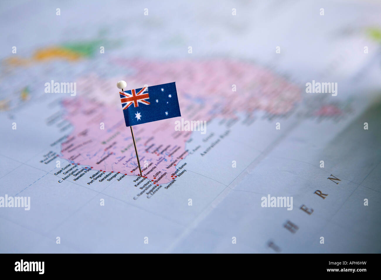 Bandiera perno posto sulla mappa del mondo in Perth Australia Foto Stock