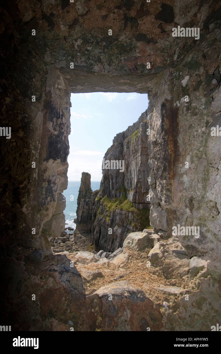 St Govan s cappella un antica chiesa di St Govan s testa in Pembrokeshire Foto Stock