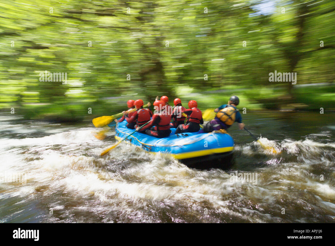 White water rafting fiume Treweryn Bala Gwynedd Galles del Nord Foto Stock