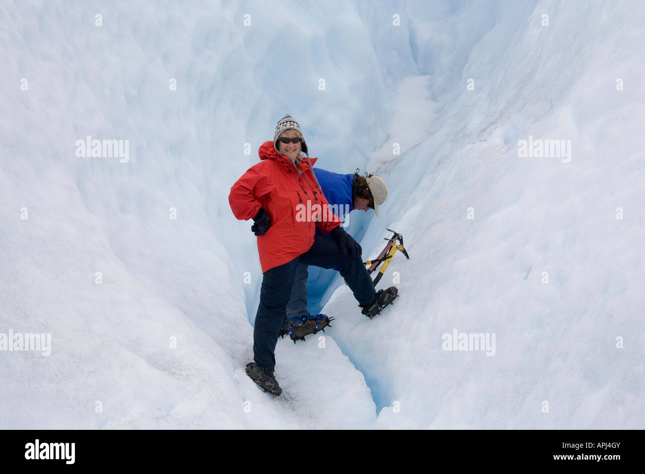 Avventura turisti circa per andare glacier trekking in Puerto Moreno ghiacciaio in Patagonia nel Sud dell Argentina Foto Stock