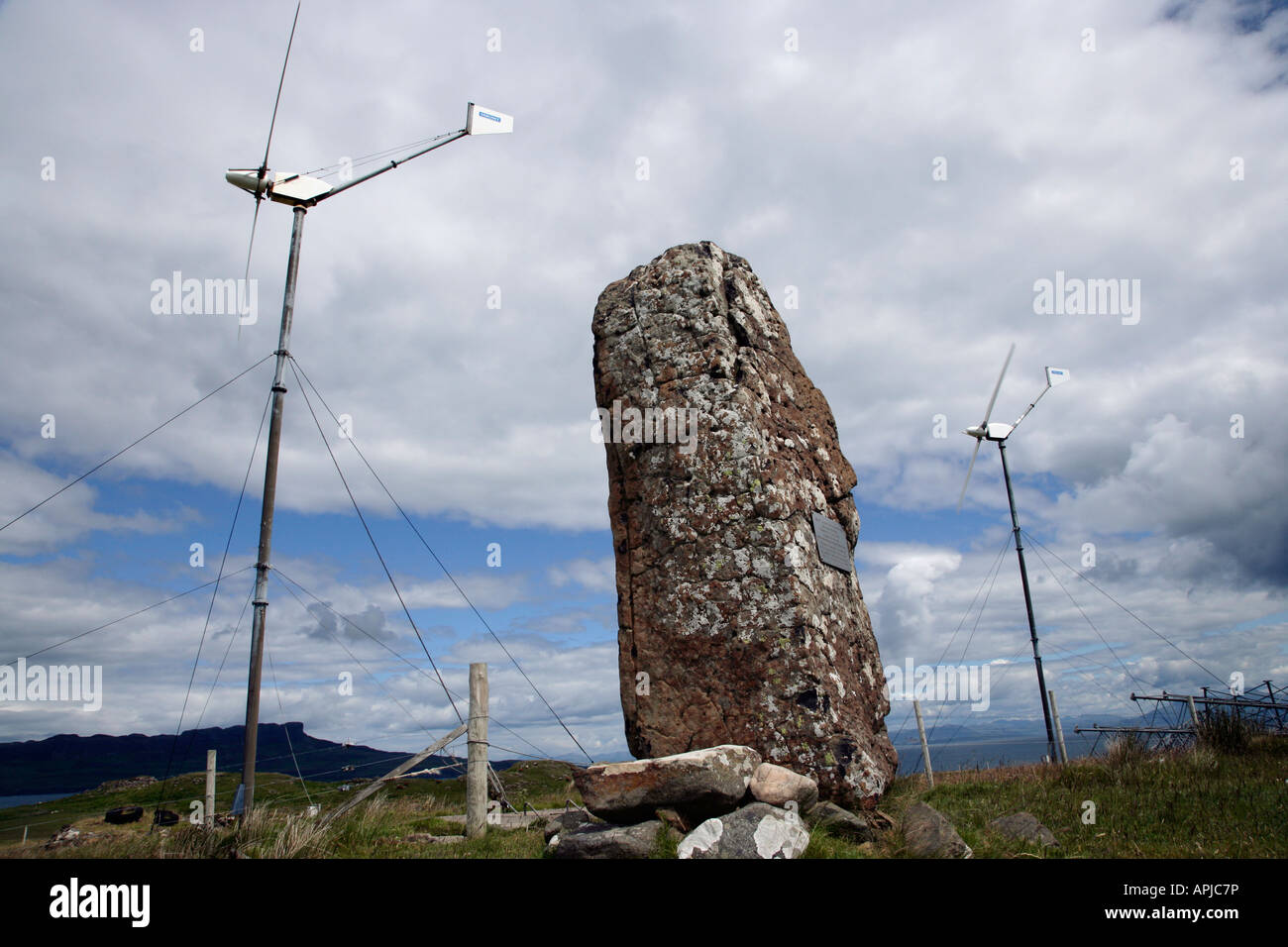 Piccole turbine eoliche sulla isola di Muck, Ebridi Interne, Scozia Foto Stock