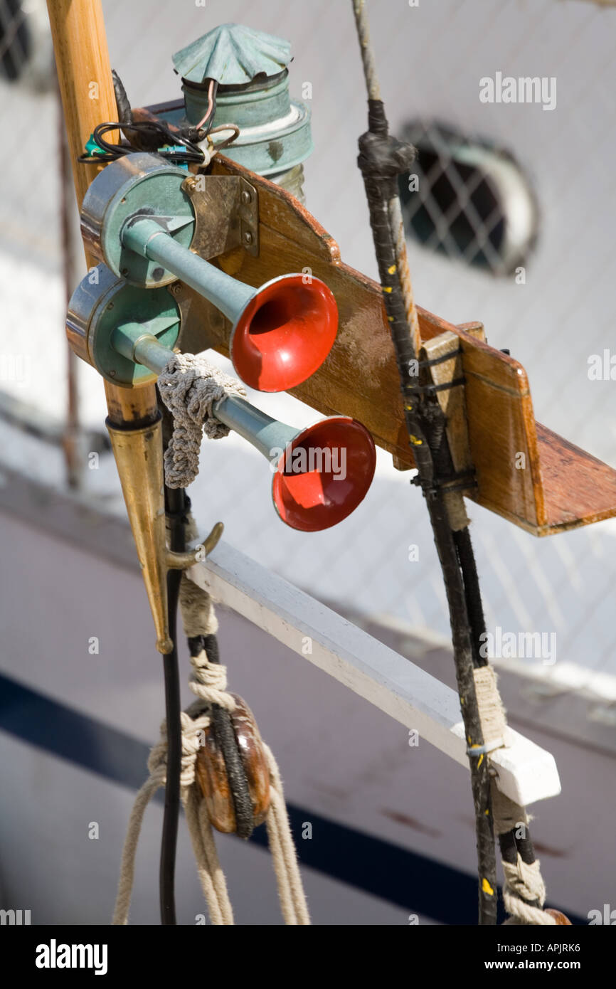 Ship siren immagini e fotografie stock ad alta risoluzione - Alamy