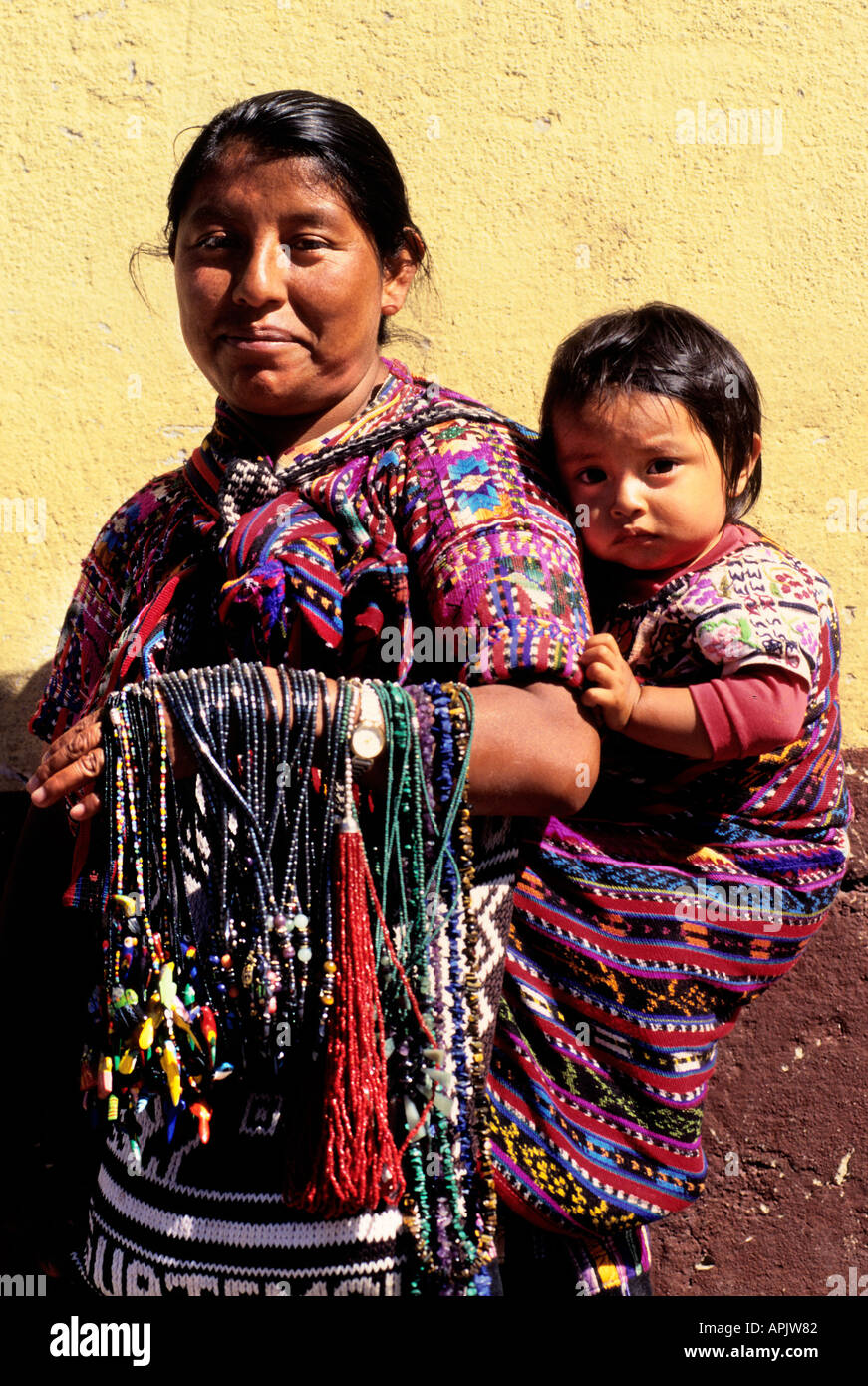 Antigua Guatemala Donna con bambino Foto Stock