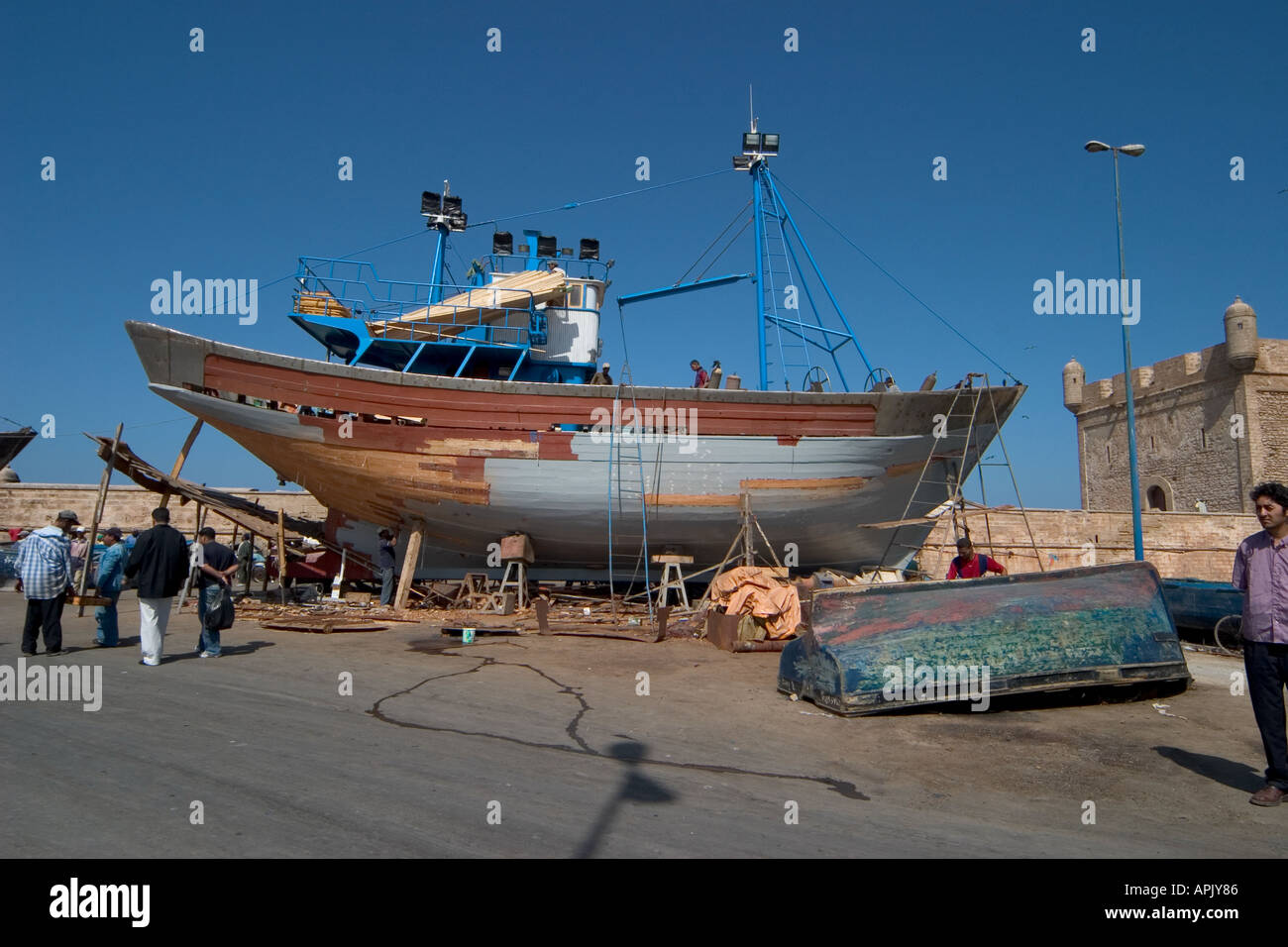 Barca da pesca nelle fasi finali di costruzione Foto Stock