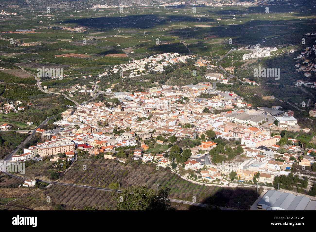 Vista in elevazione del villaggio spagnolo di Orba Foto Stock