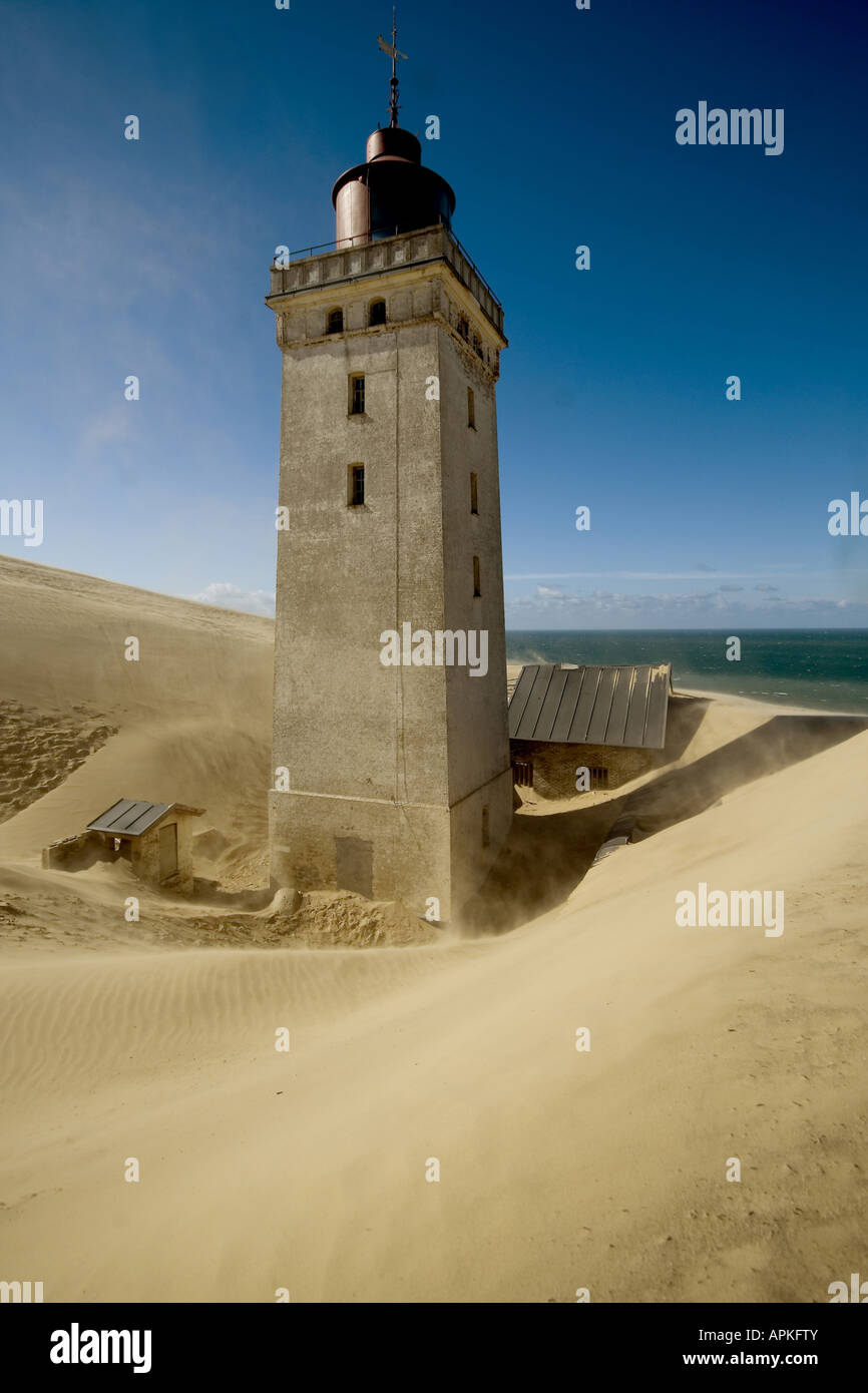 Il faro a Rubjerg Knude è parzialmente sepolto nella sabbia, Danimarca, Jylland, Rubjerg Knude Foto Stock