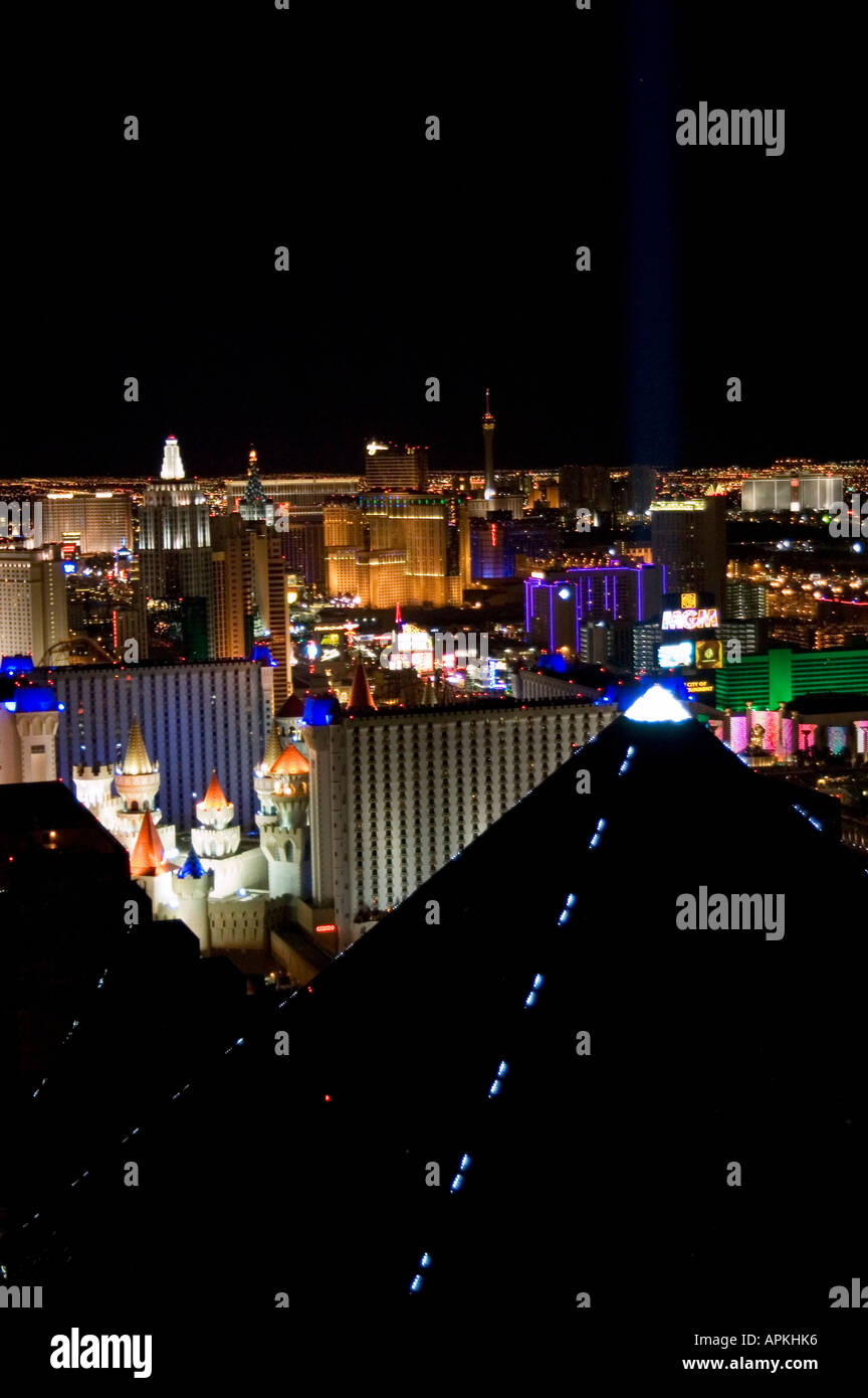 Nevada NV Las Vegas città di notte antenna tenebrologo dalla Mix Club al Mandalay Bay Hotel Foto Stock