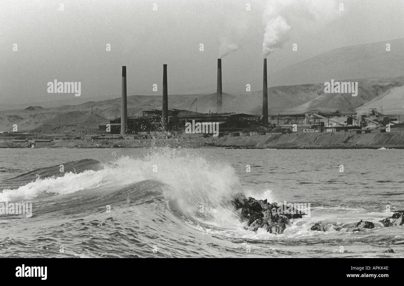 Fonderia di rame a ilo appartenenti al sud del Perù il rame sulla costa del Pacifico del Sud Perù 1972 (comp dettagli rivisto 2006) Foto Stock