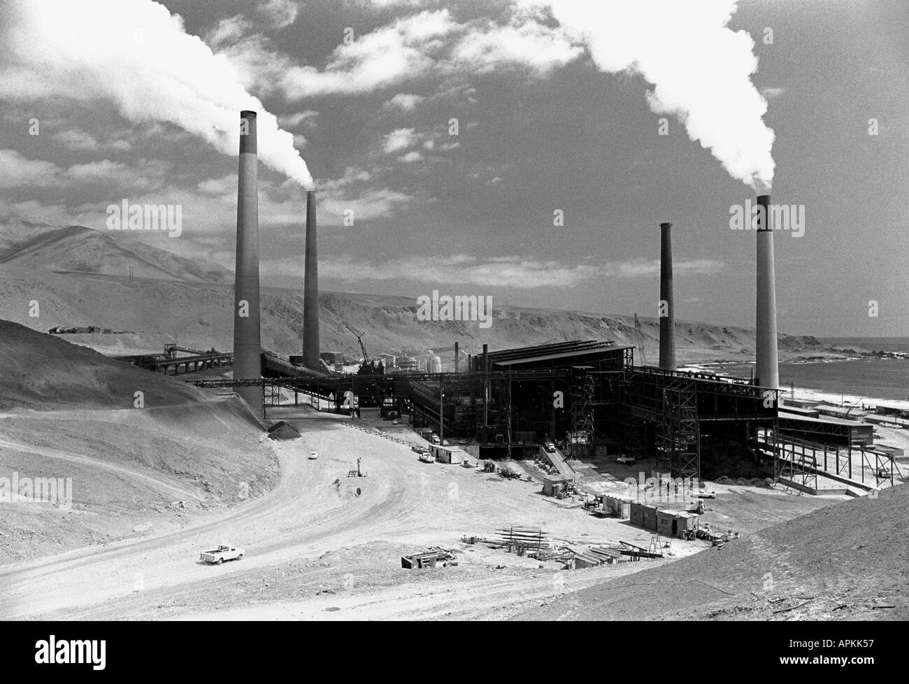 Il Perù meridionale il rame corporation smelter sulla costa del Pacifico a Oil in Perù 1972 Foto Stock