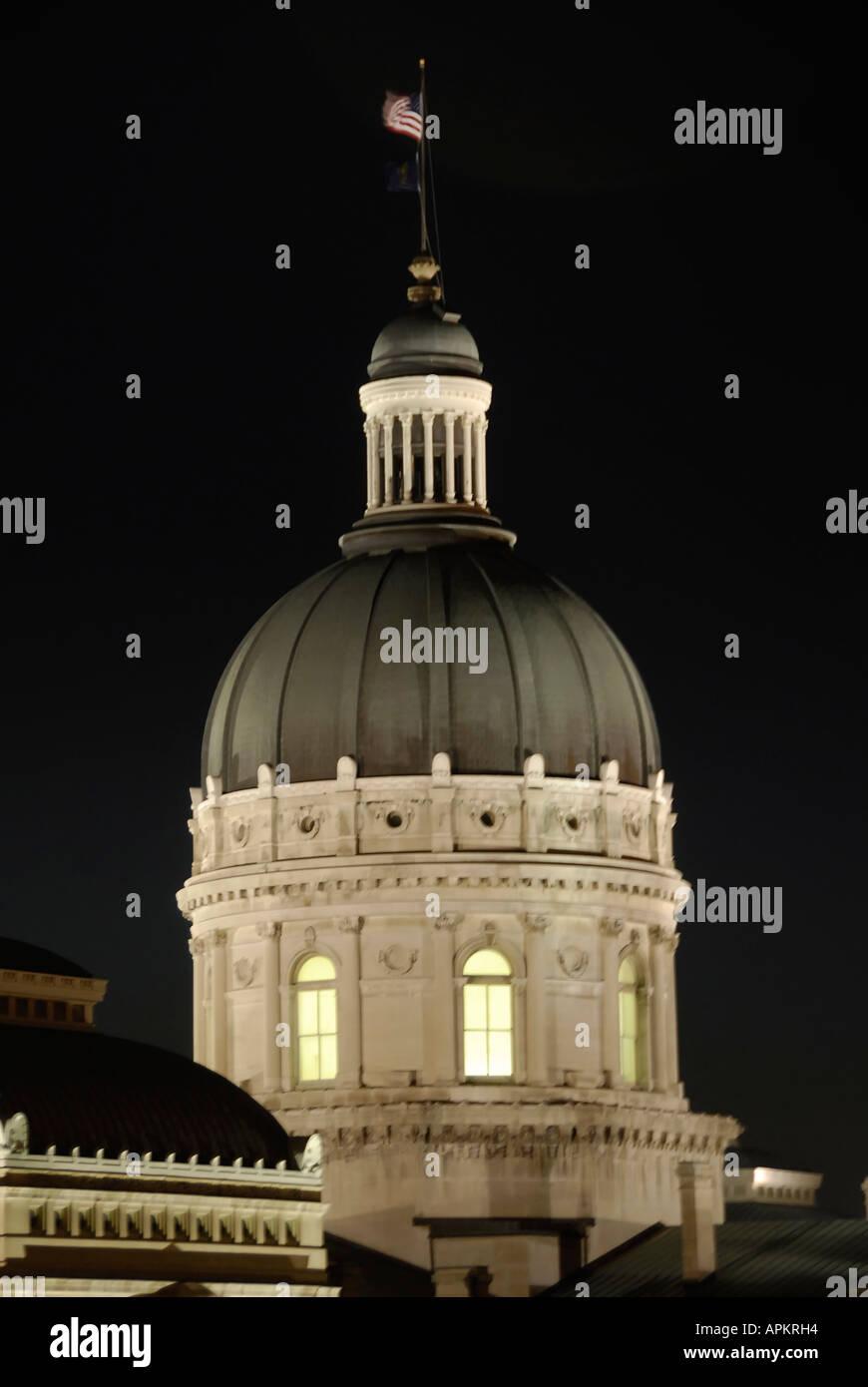 Lo State Capitol Building di notte a Indianapolis in Indiana IN Foto Stock