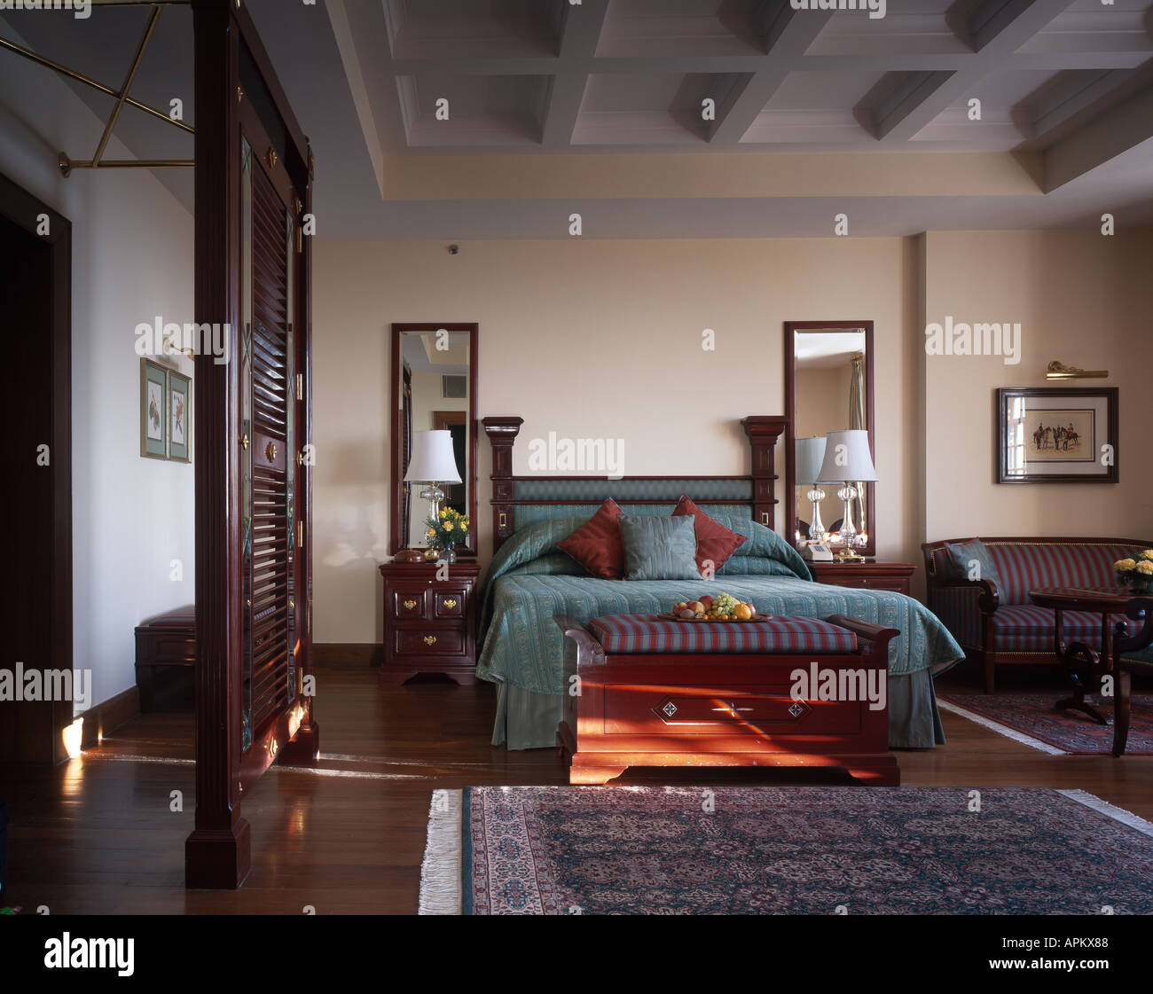 Il Cecil, Shimla, India. Camera da letto. Pubblicazione di cortesia Oberoi Hotels. Foto Stock