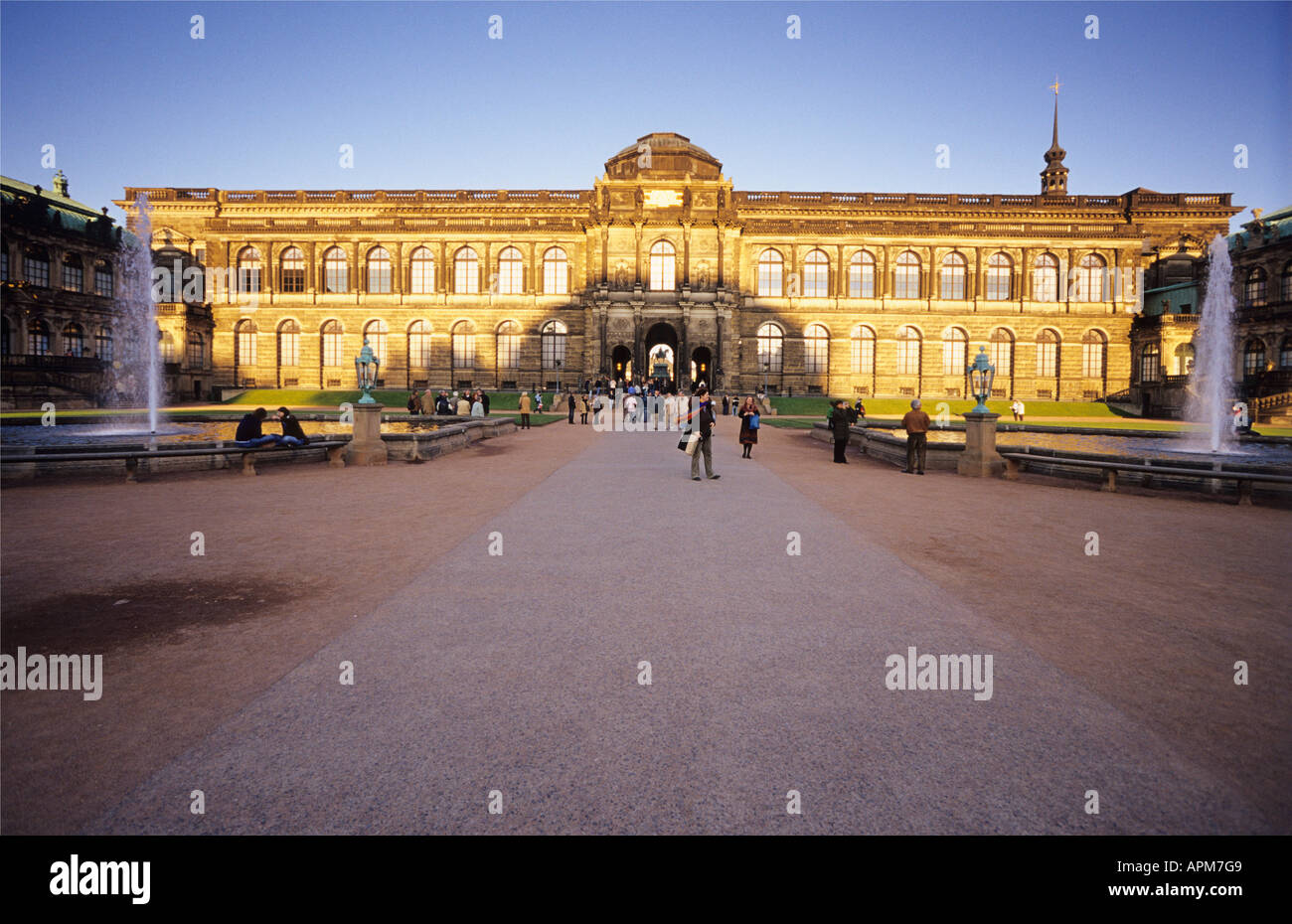 Germania Dresda, turistico a palazzo Zwinger Foto Stock
