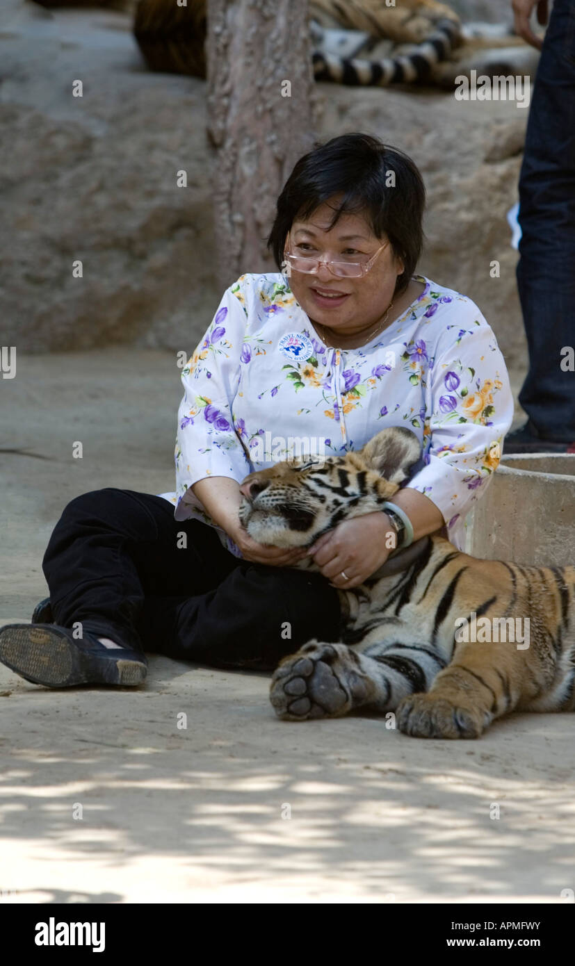 Tiger tempio vicino a Kanchanaburi Thailandia Foto Stock