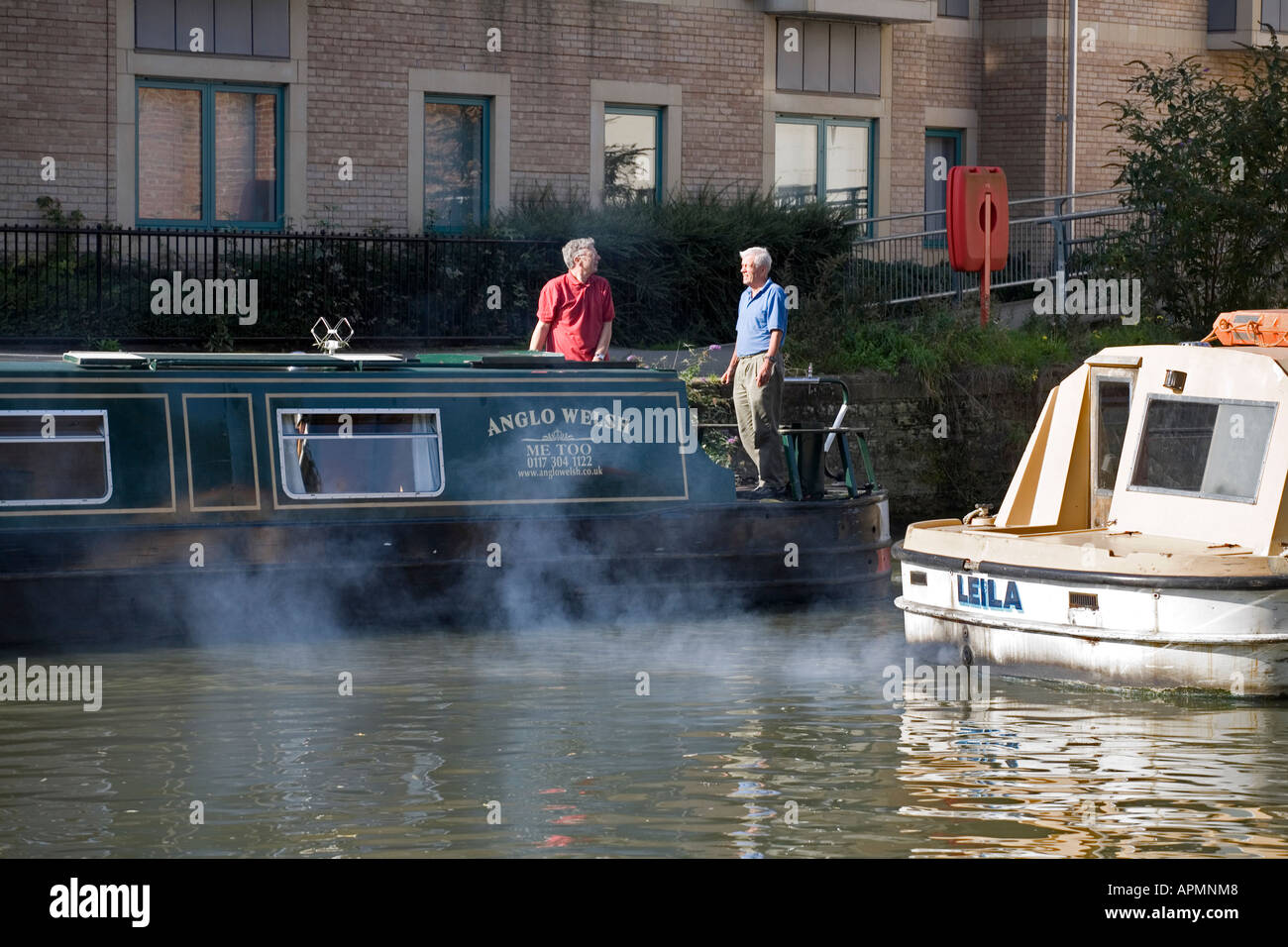 Inquinamento atmosferico da barche a motore sul Tamigi a Oxford Foto Stock