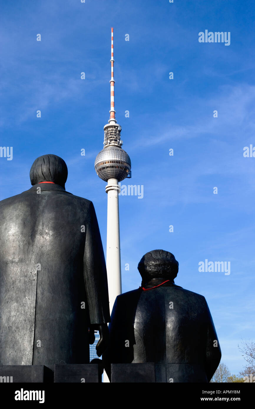 Fernsehturm (torre della TV), Mitte. Berlino. Germania Foto Stock