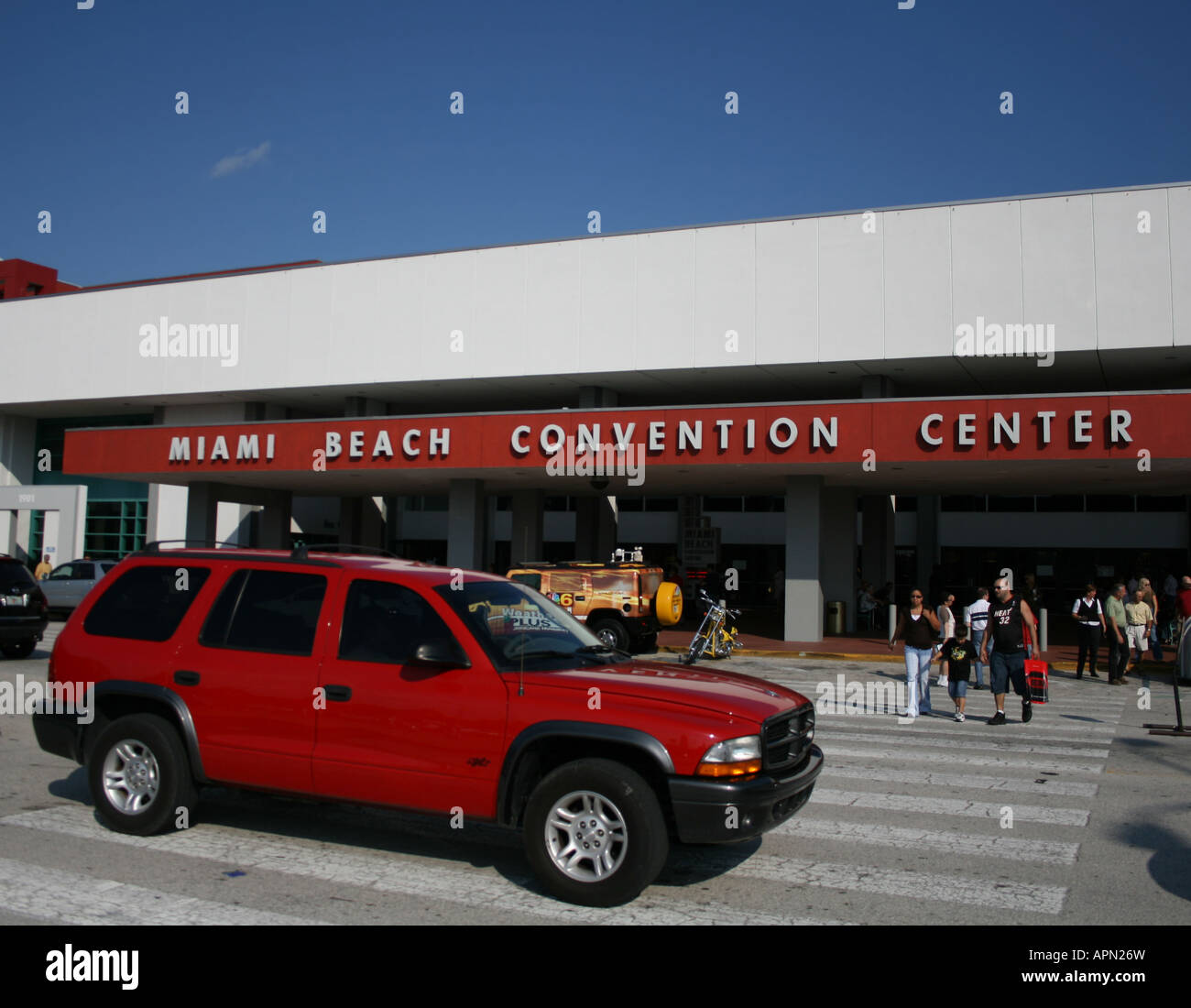 Auto al di fuori del Miami Beach Convention Center Novembre 2007 Foto Stock