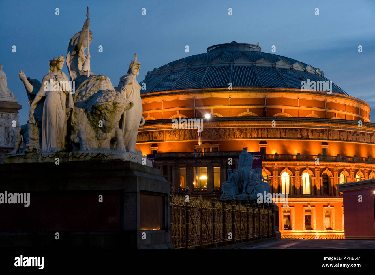 Regno Unito Inghilterra Londra Albert Hall crepuscolo Foto Stock