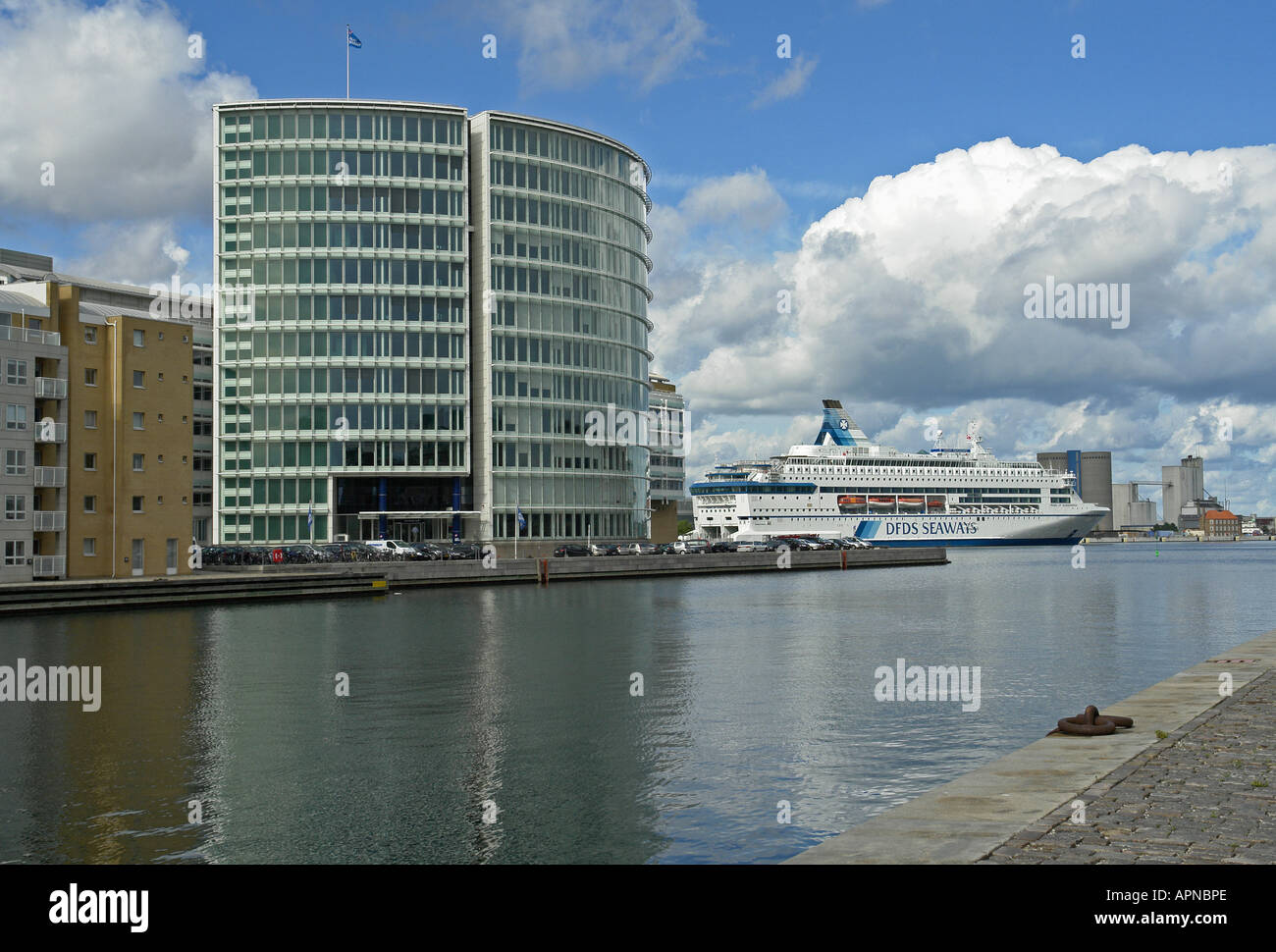 DFDS traghetto per auto perla della Scandinavia ormeggiate nel porto libero a Copenaghen su una soleggiata giornata autunnale in attesa della partenza di Oslo Foto Stock