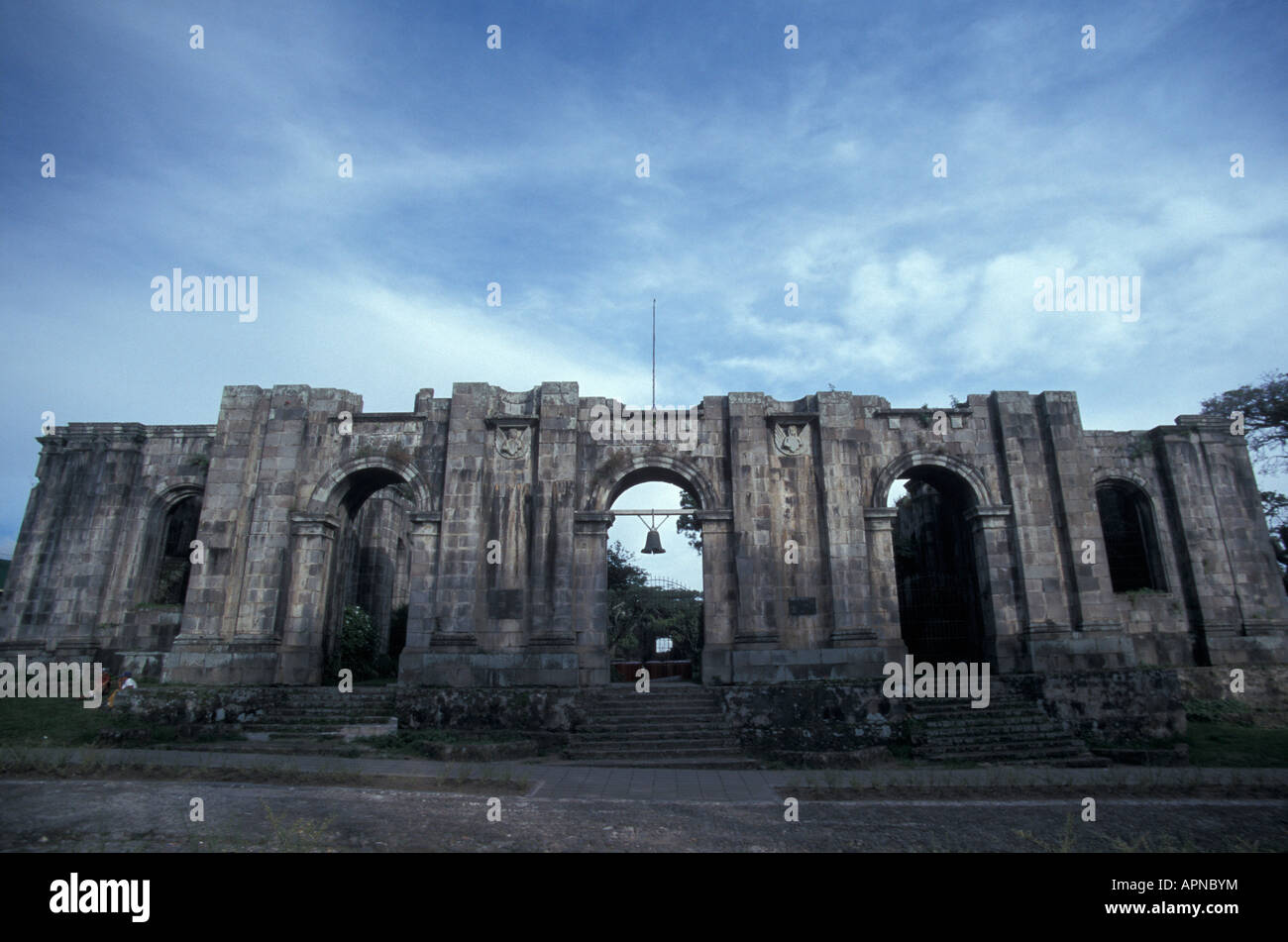 Las Ruinas, la chiesa parrocchiale di Santiago Apóstol (Santo Giacomo Apostolo) del 18th ° secolo in rovina a Cartago, Costa Rica, distrutta da un terremoto nel 1910 Foto Stock