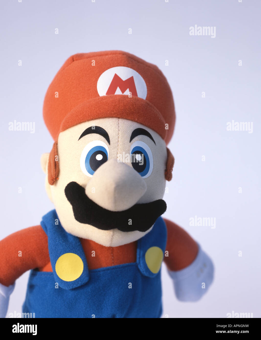 Di Nintendo Mario ancora una icona giapponese, anche come un giocattolo morbido Foto Stock