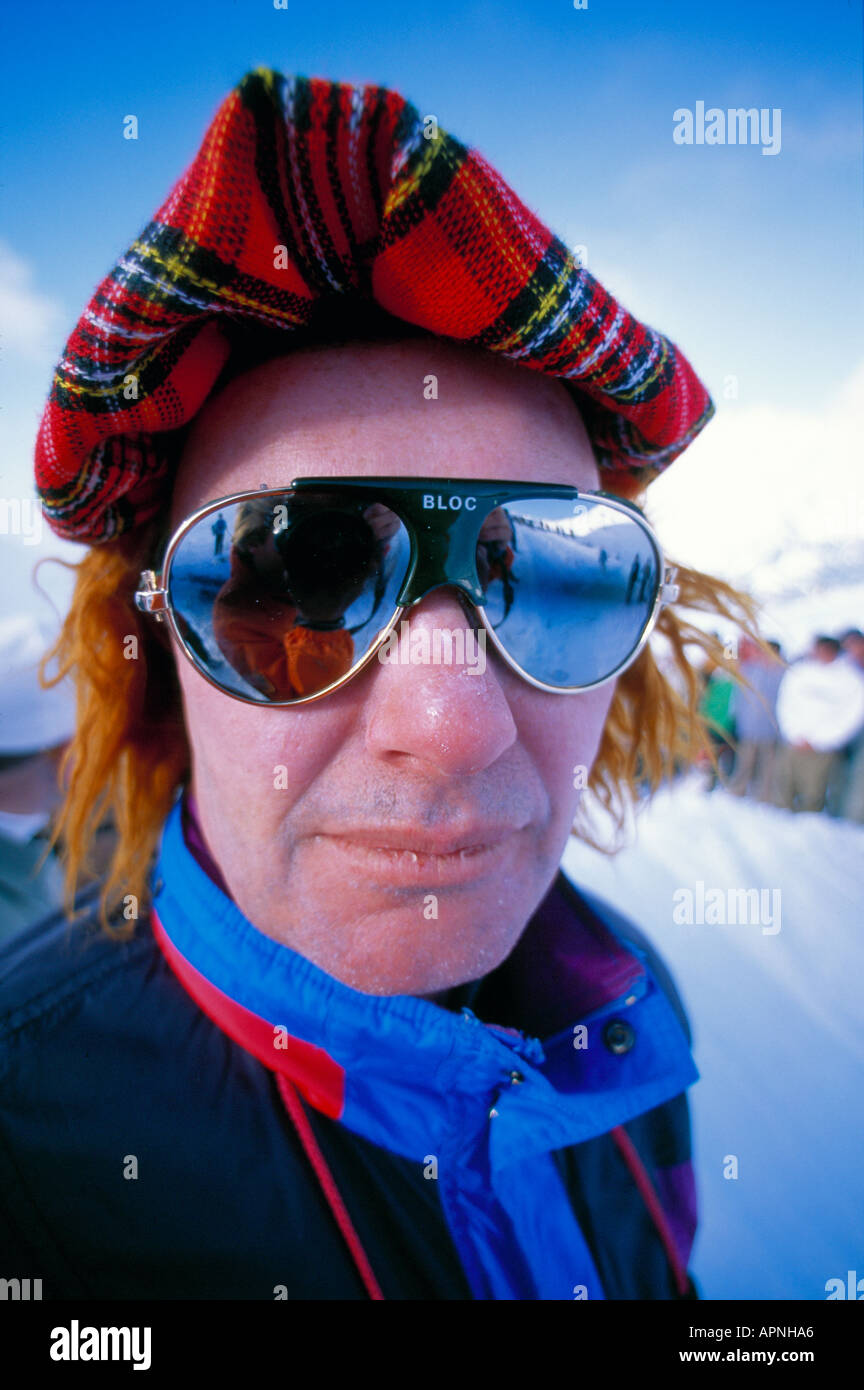 Eccentrico personaggio scozzese e sport invernali Foto Stock