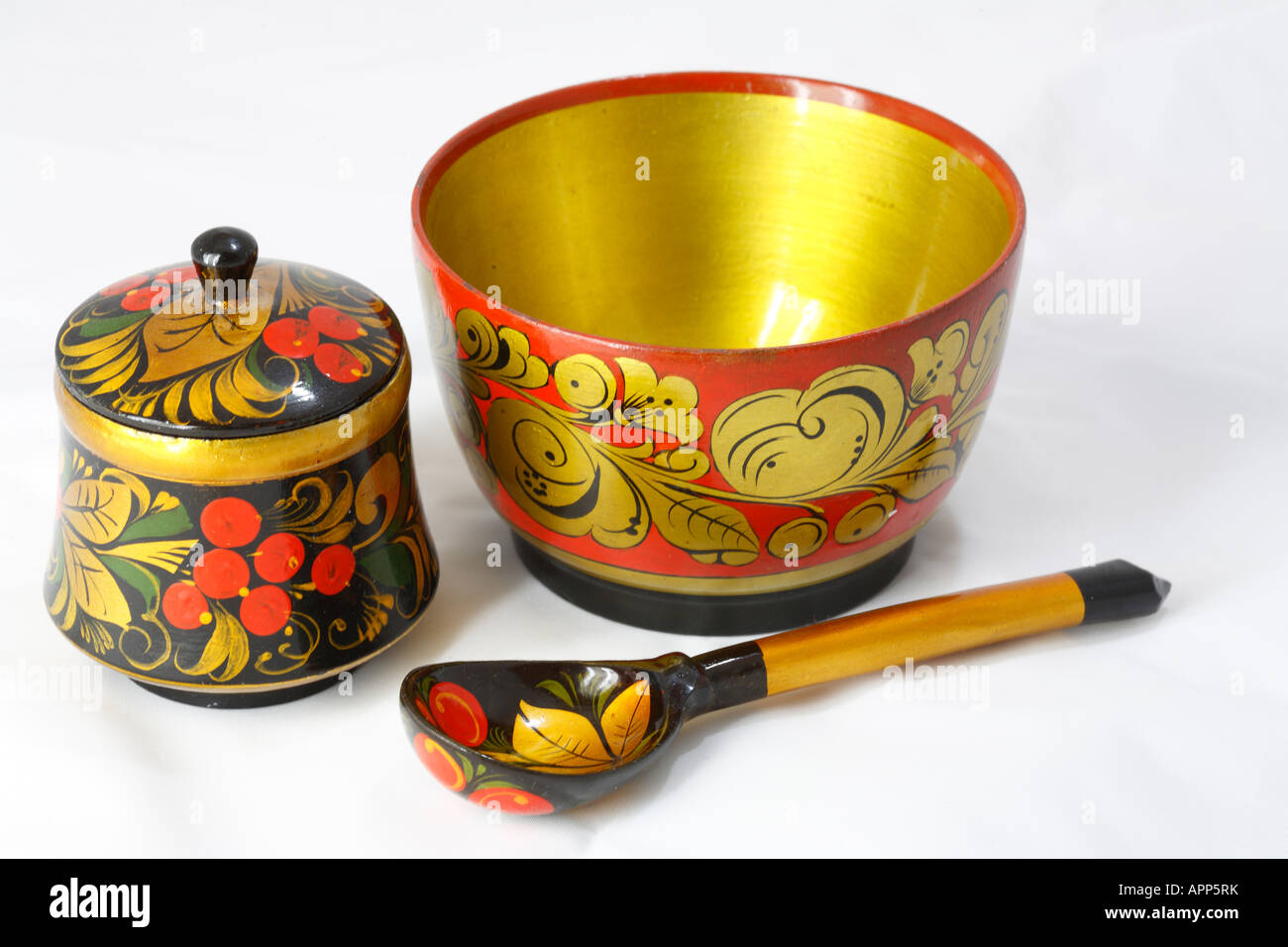 Ware decorate in tradizionale russa di pittura su legno stile Khokhloma, Khokhloma, Nizhny Novgorod, Russia Foto Stock