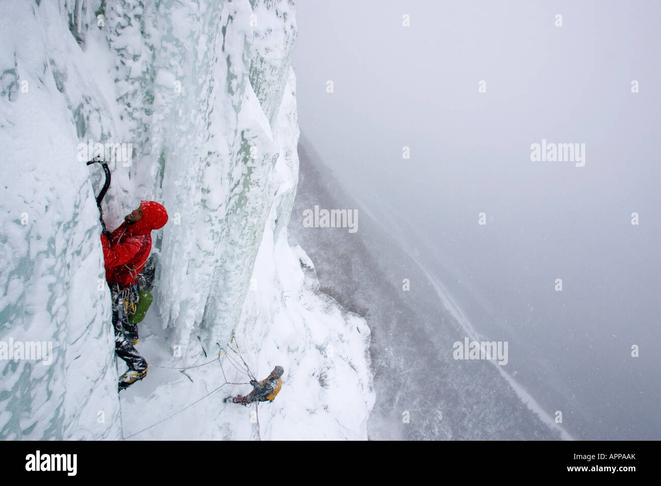 Ryan Stefiuk conduce una WI5 flusso sul colpo Me Down montagna vicino a francese s Cove in Terranova. Foto Stock