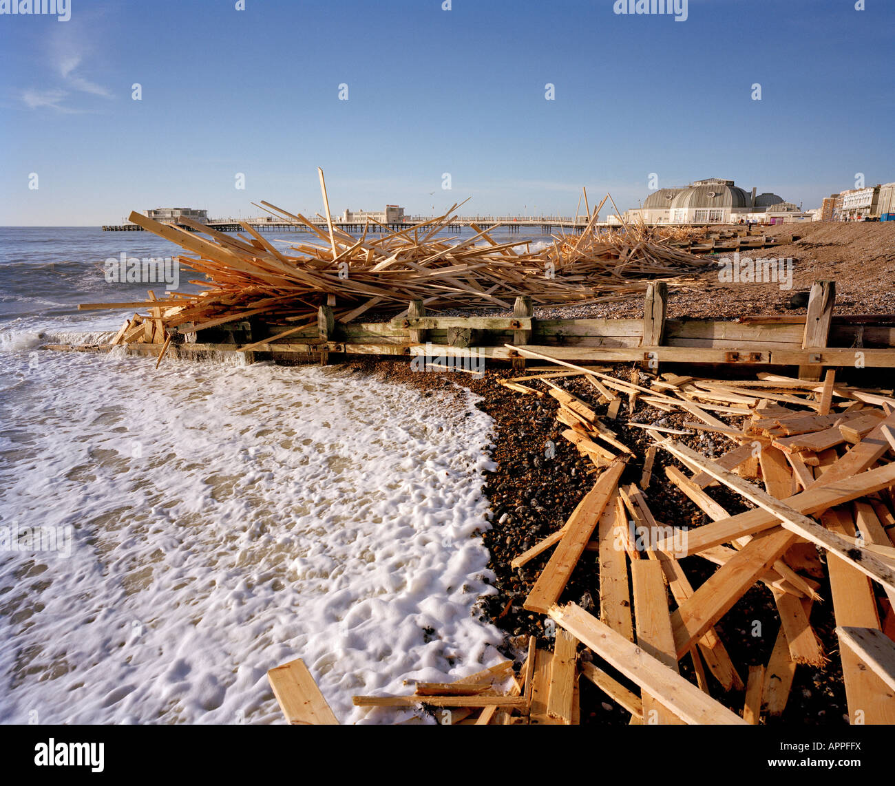 Naufragio timber si è incagliata a Worthing West Sussex, in Inghilterra, Regno Unito. Foto Stock