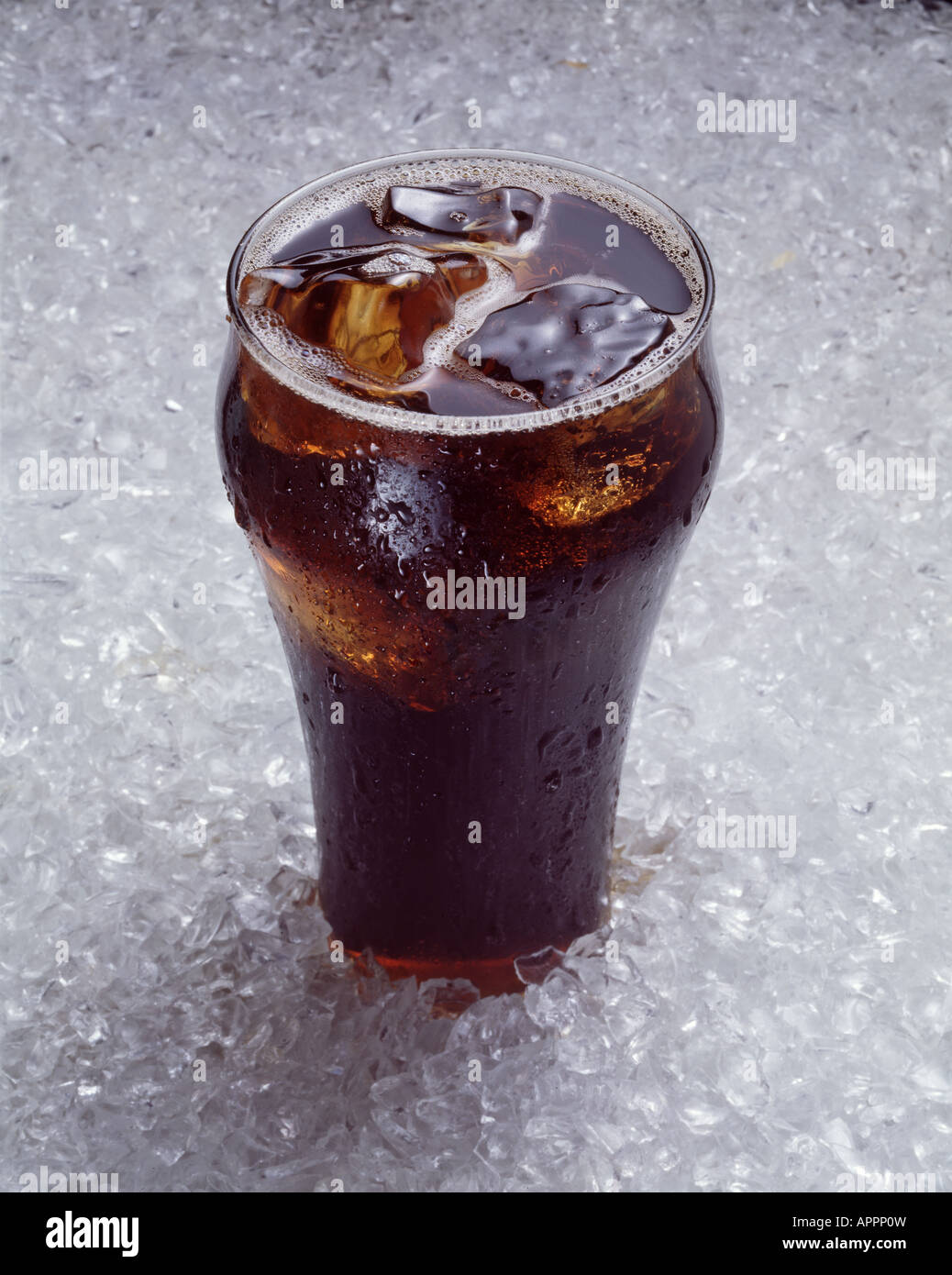Drink di vetro di ghiaccio freddo cola soda Foto Stock