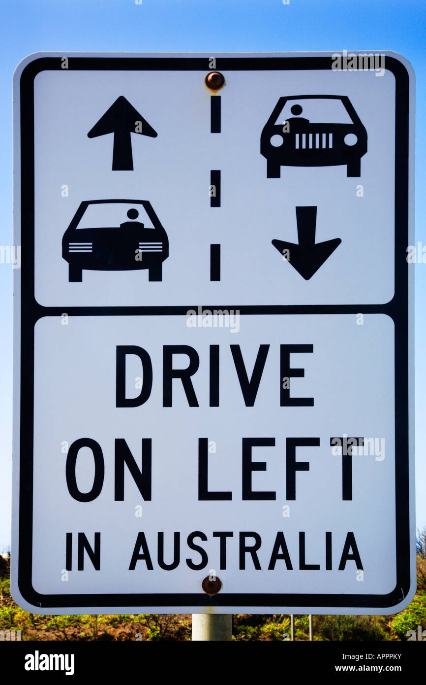 Guida a sinistra segno Great Ocean Road Victoria Australia Foto Stock