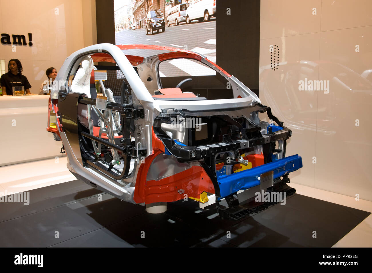 Il display del 2008 a North American International Auto Show che mostra la Smart fourtwo cellula di sicurezza Foto Stock