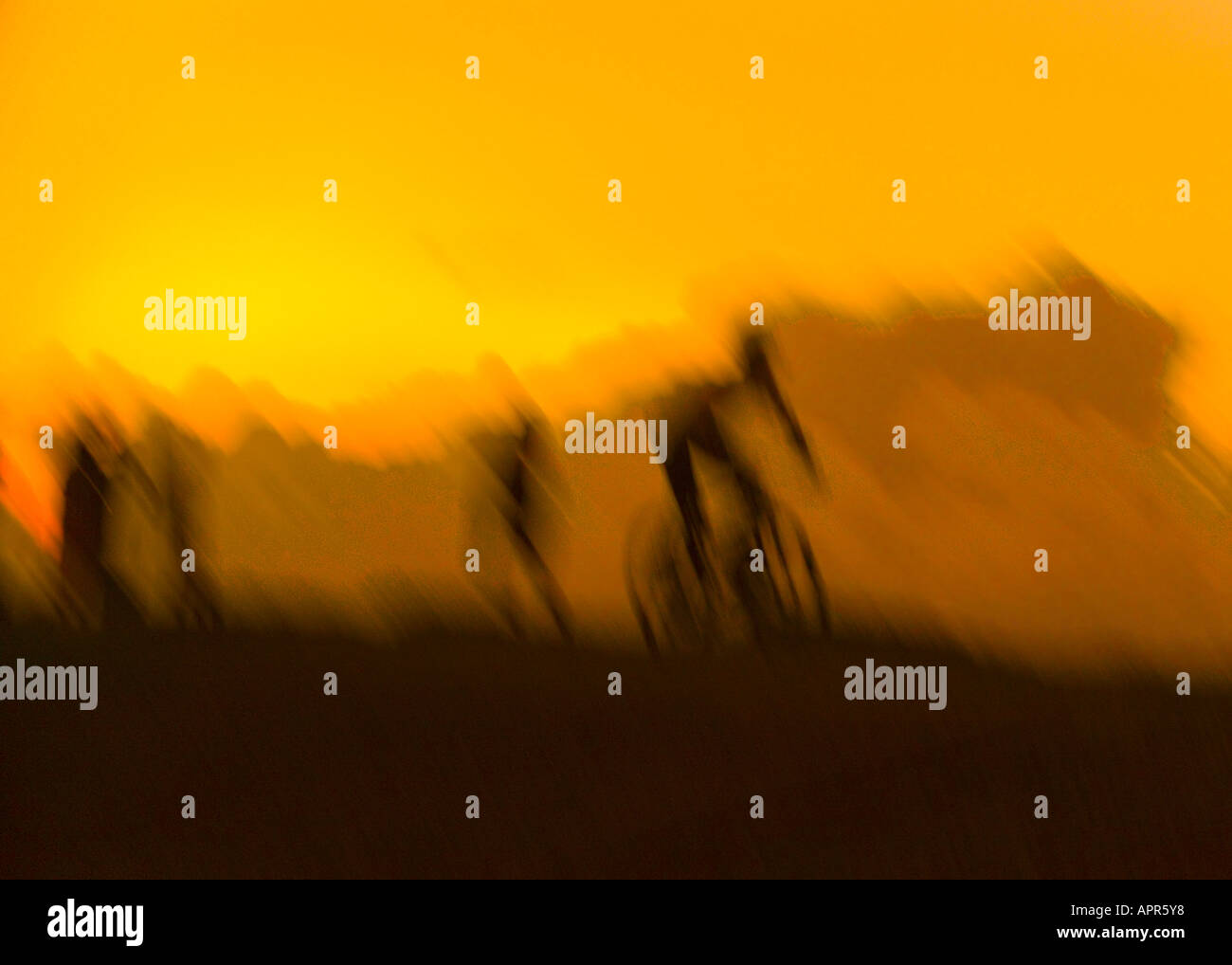 Drammatica Lowry-esque Immagine di ciclisti e per chi ama fare jogging Foto Stock