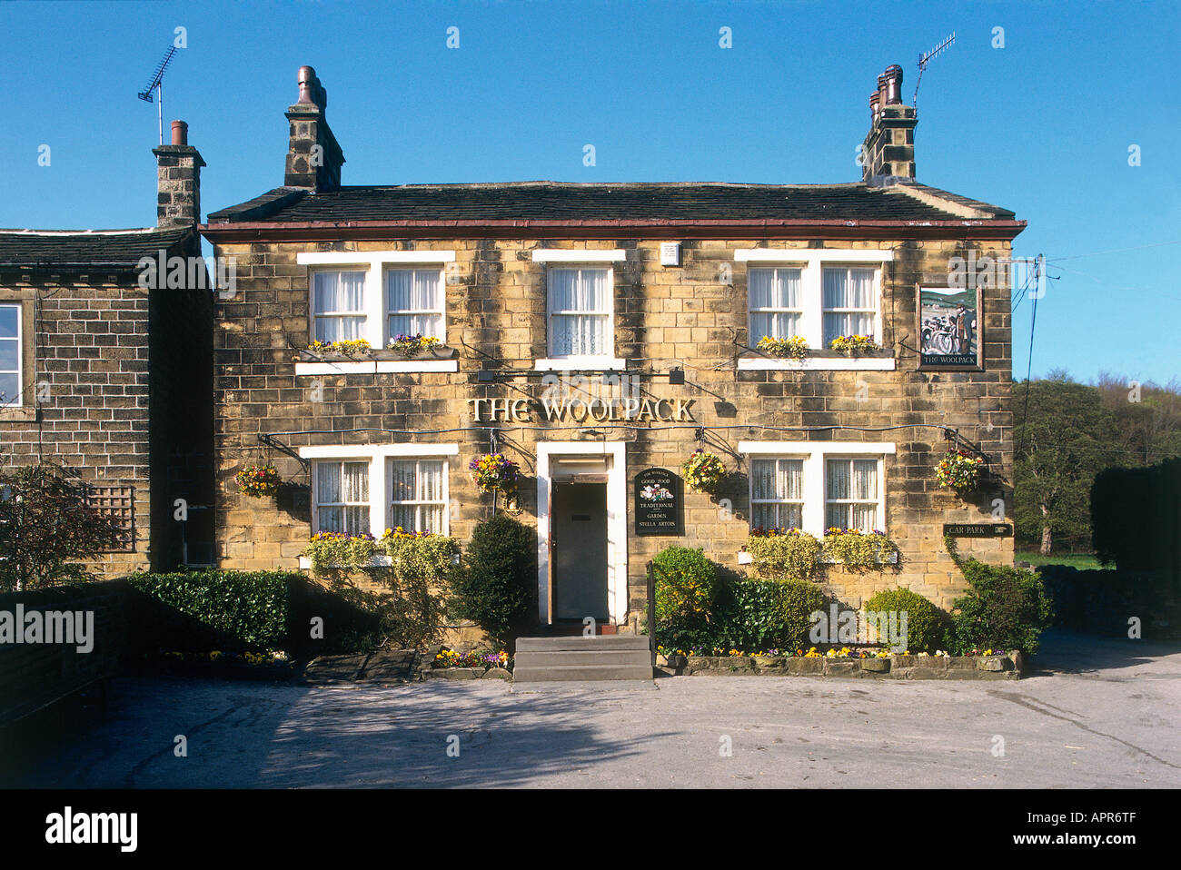 Il Woolpack Inn in primo piano nella serie televisiva Emmerdale sorge in Esholt che è meglio conosciuto come il fittizio Beckinsdale Foto Stock
