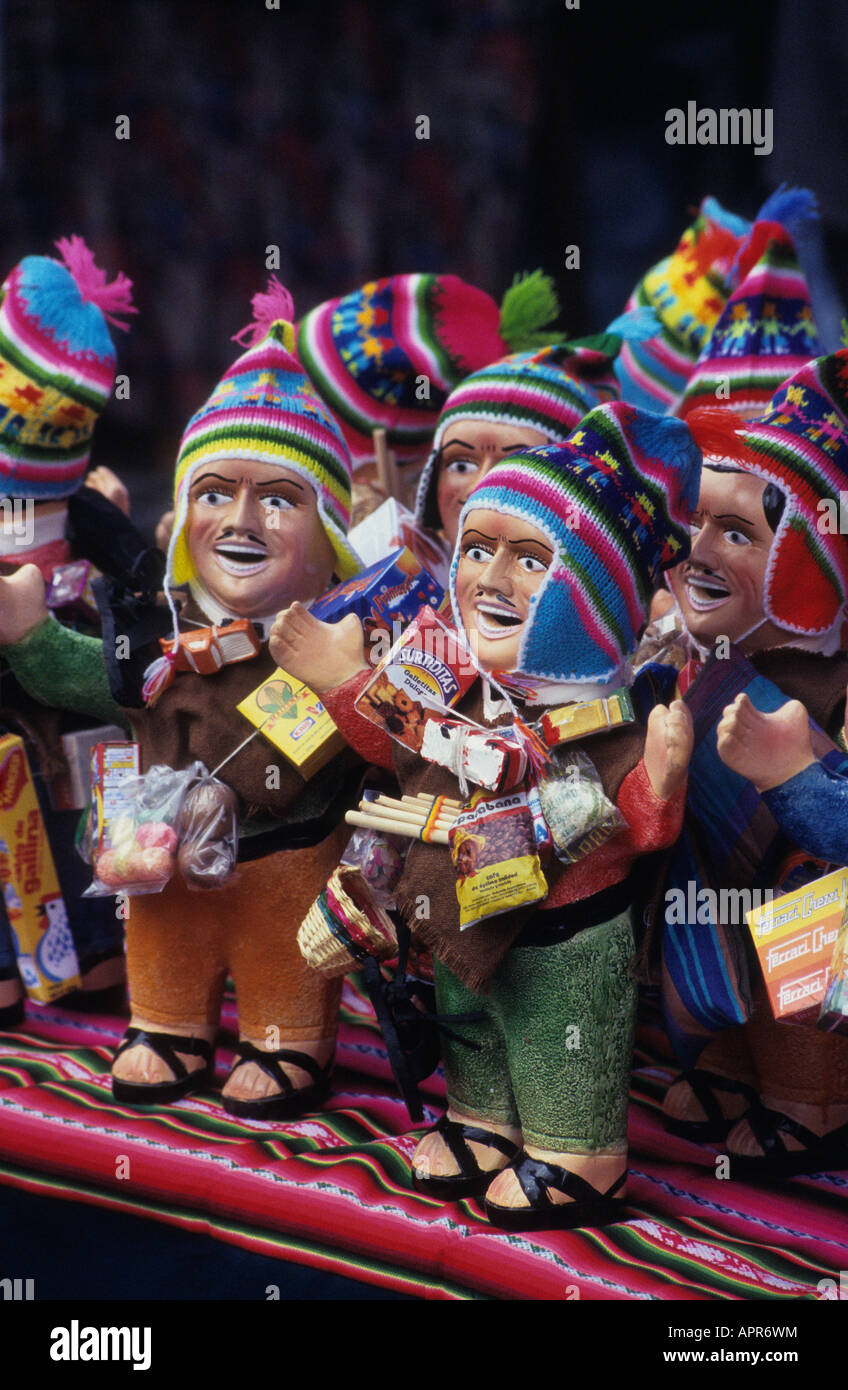 Ekekos ( Aymara simbolo di ricchezza e di buona fortuna ) su stallo, Alasitas festival, La Paz, Bolivia Foto Stock