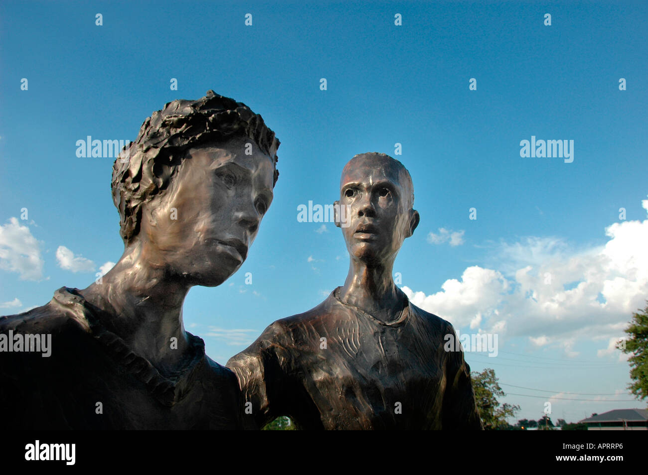 State Capitol a Little Rock Arkansas, dove Bill Clinton era governatore, con La statua Di Little Rock Nine testamentario alle politiche razziali e all'istruzione Foto Stock