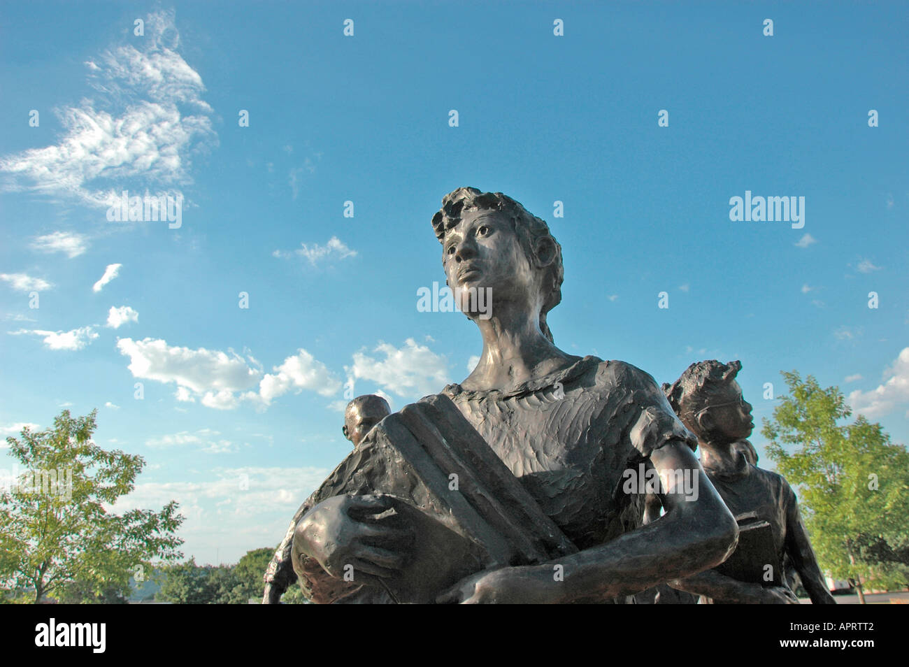 State Capitol a Little Rock Arkansas con il Little Rock nove statua testamento educativo proteste segregazione razziale polarizza USA America Foto Stock