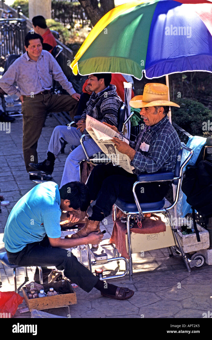 Città del Messico lustrascarpe boy shoeshiner shiner Foto Stock
