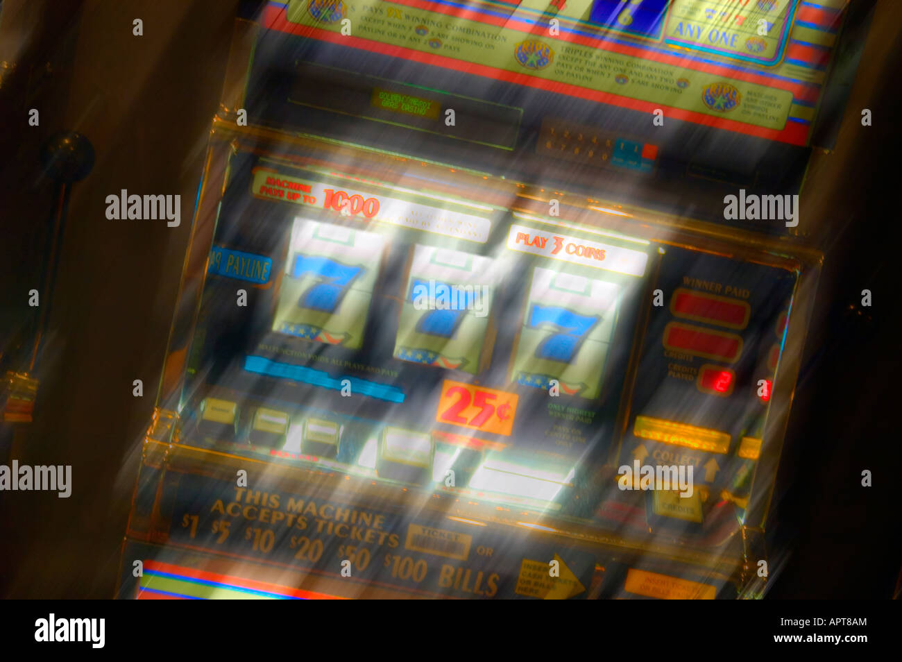 Le slot machines offuscata e al di fuori della messa a fuoco Foto Stock