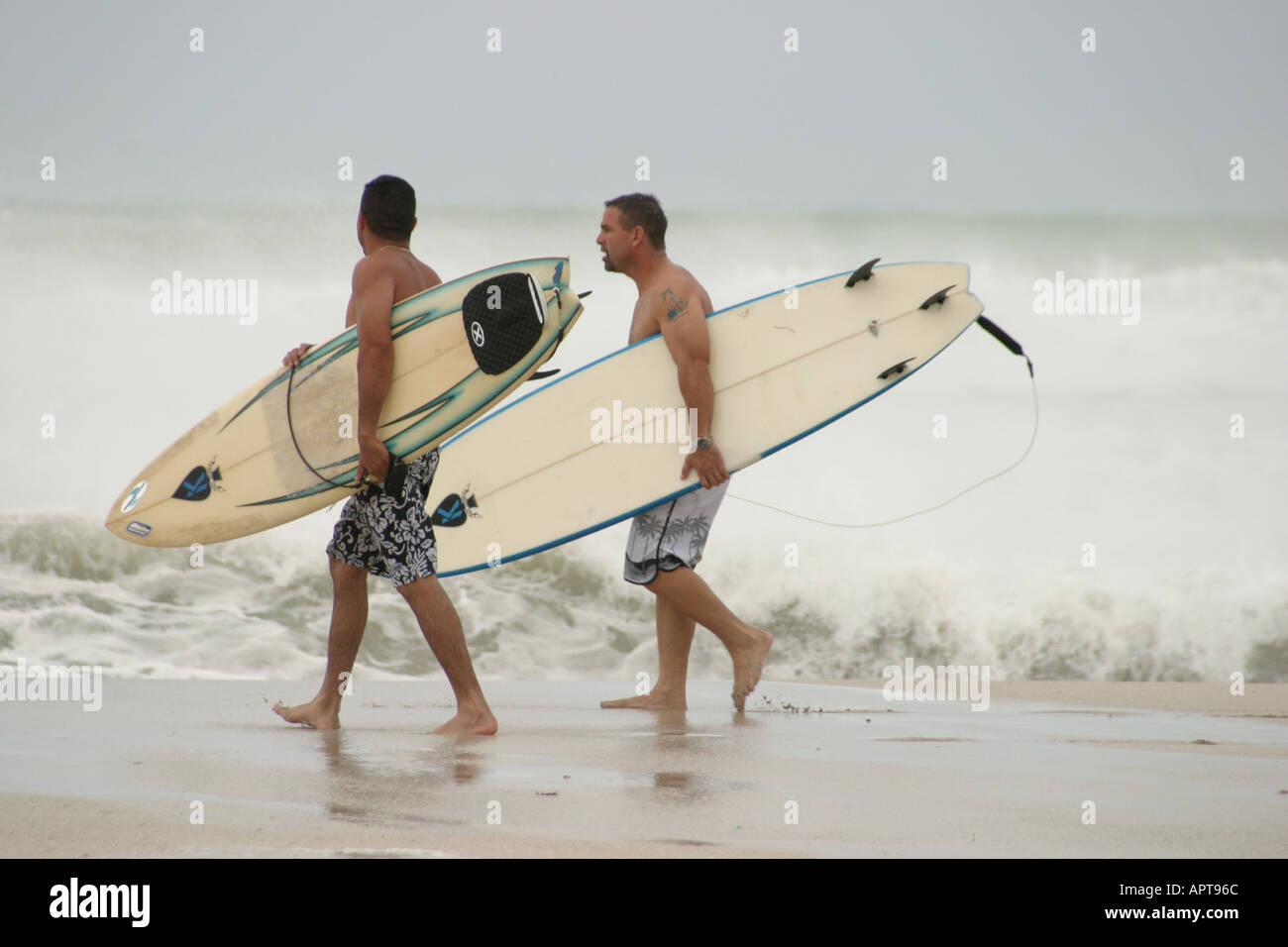 Miami Beach Florida,Atlantic Shore,costa,costa,costa,costa,mare,costa,tra il tempo,Hurricane Frances feeder bands,grezza surf,moto ondoso,marea Foto Stock