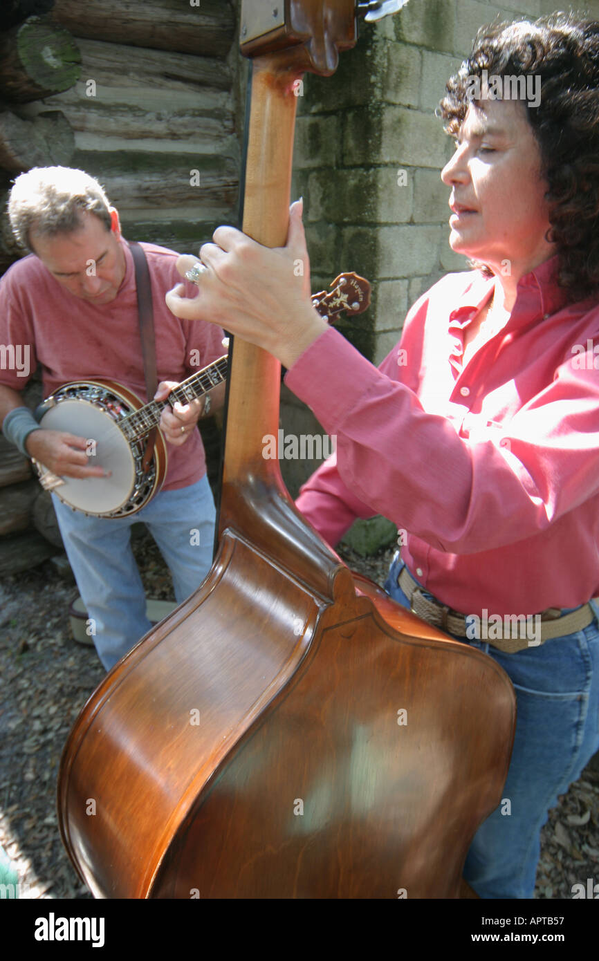 North Miami Beach Florida,South Florida Bluegrass Association,festival mensile,festival,celebrazione,fiera,musica country,bass,banjo,musicisti,visitatori Foto Stock