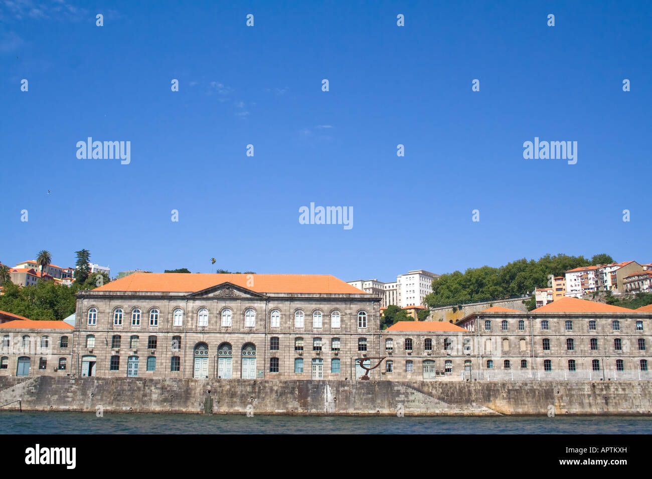 Vecchio Customs-House di Porto (Alfândega do Porto), Portogallo. Oggi utilizzato come Museo Svizzero dei Trasporti e delle comunicazioni. Foto Stock