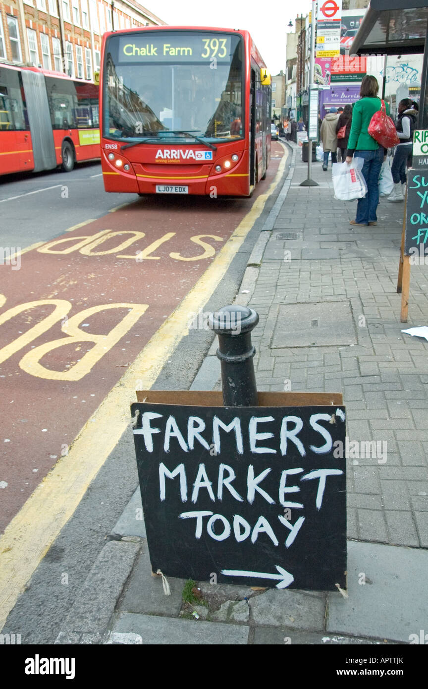Mercato degli Agricoltori segno, Stoke Newington Church Street, Stoke Newington, Hackney, Londra Inghilterra REGNO UNITO Foto Stock