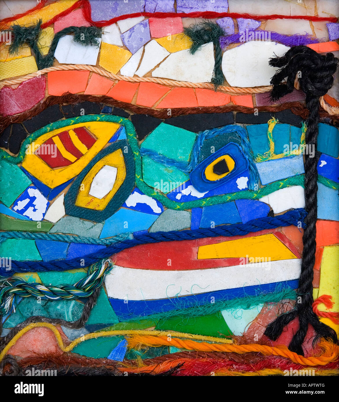 Immagine dei Caraibi di Nicola Scott Taylor . Un collage di pezzi di fune e plastica raccolti da detriti lavato fino sulla spiaggia . Foto Stock