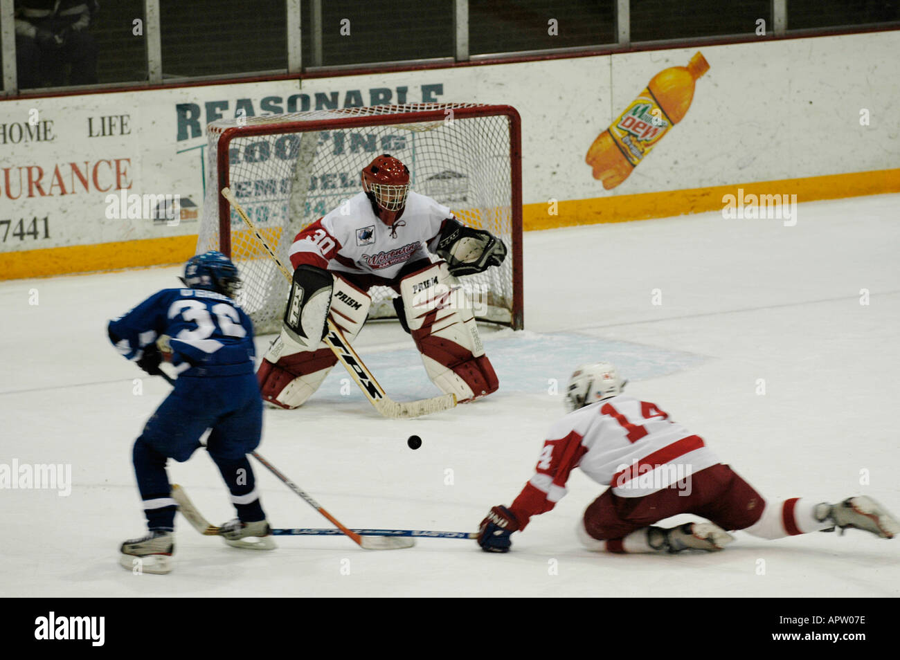 Ice hockey tournament Action Stick argento internazionale playoff di Hockey a Port Huron Michigan Foto Stock