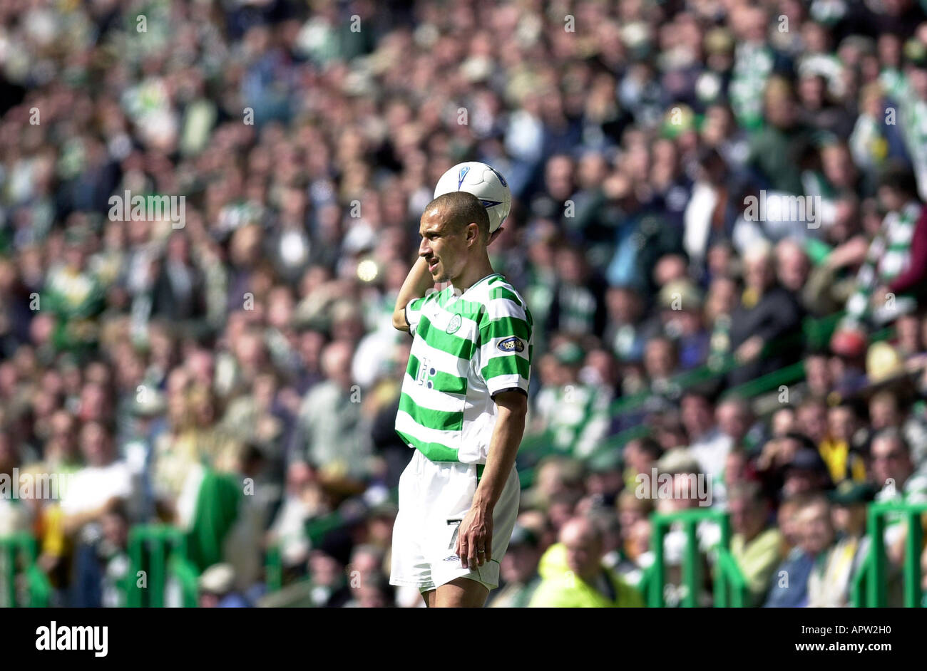 Henrik Larsson giocando per Celtic Foto Stock