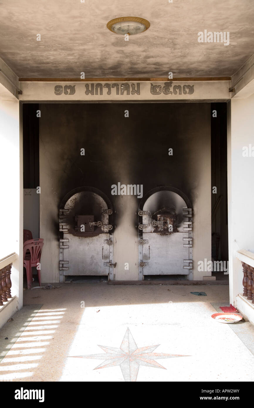 Crematorio forni a Phala Wat (o tempio) a Phala spiaggia vicino a Rayong Thailandia Foto Stock