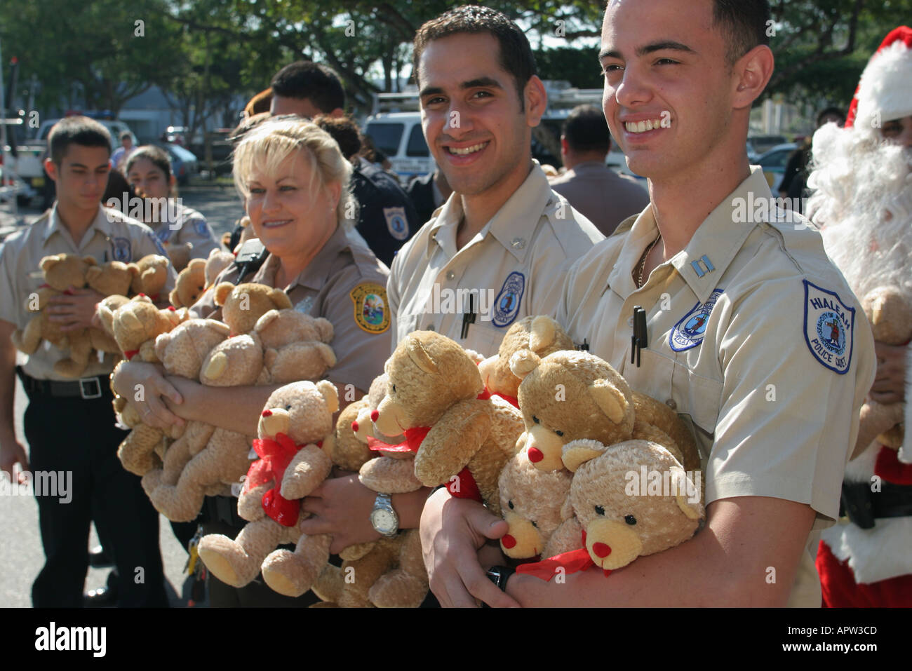 Miami Florida, festa annuale delle foche pasquali, cadetti di beneficenza dell'Ordine fraterno della polizia, orsi regalo, FL121404113 Foto Stock